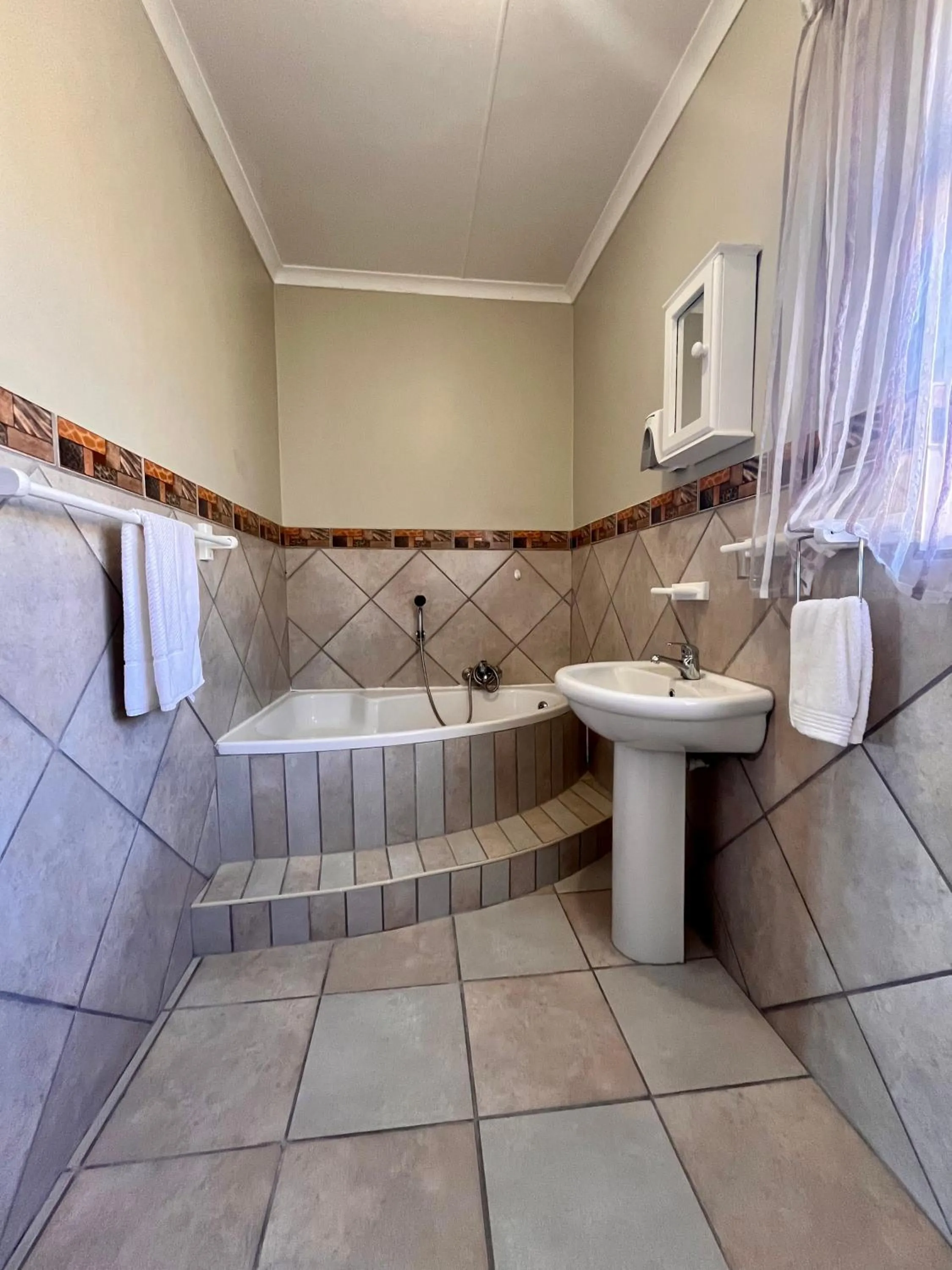 Bathroom in Outeniquabosch Lodge