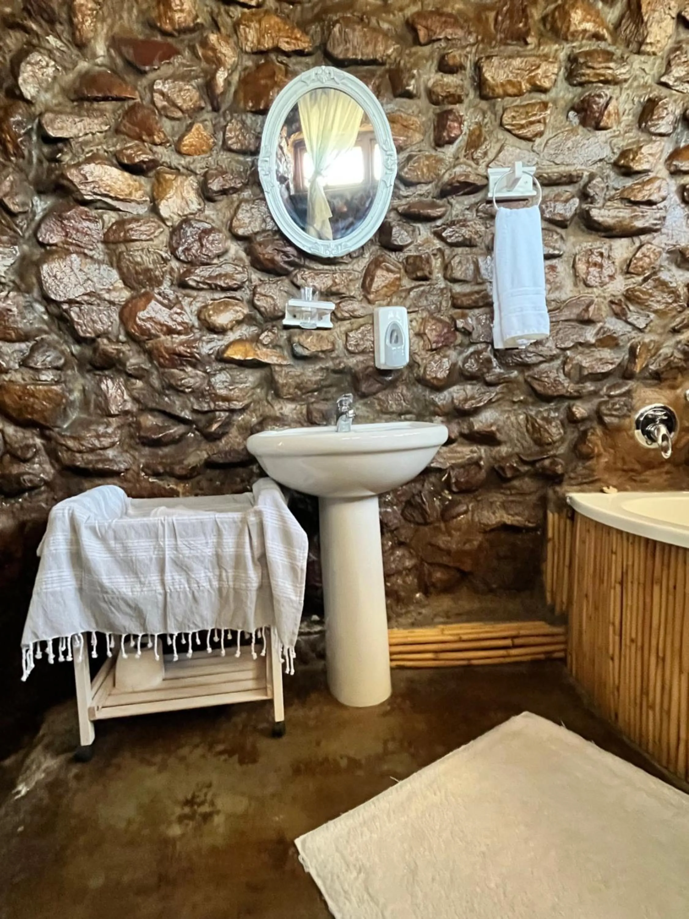 Photo of the whole room in Outeniquabosch Lodge