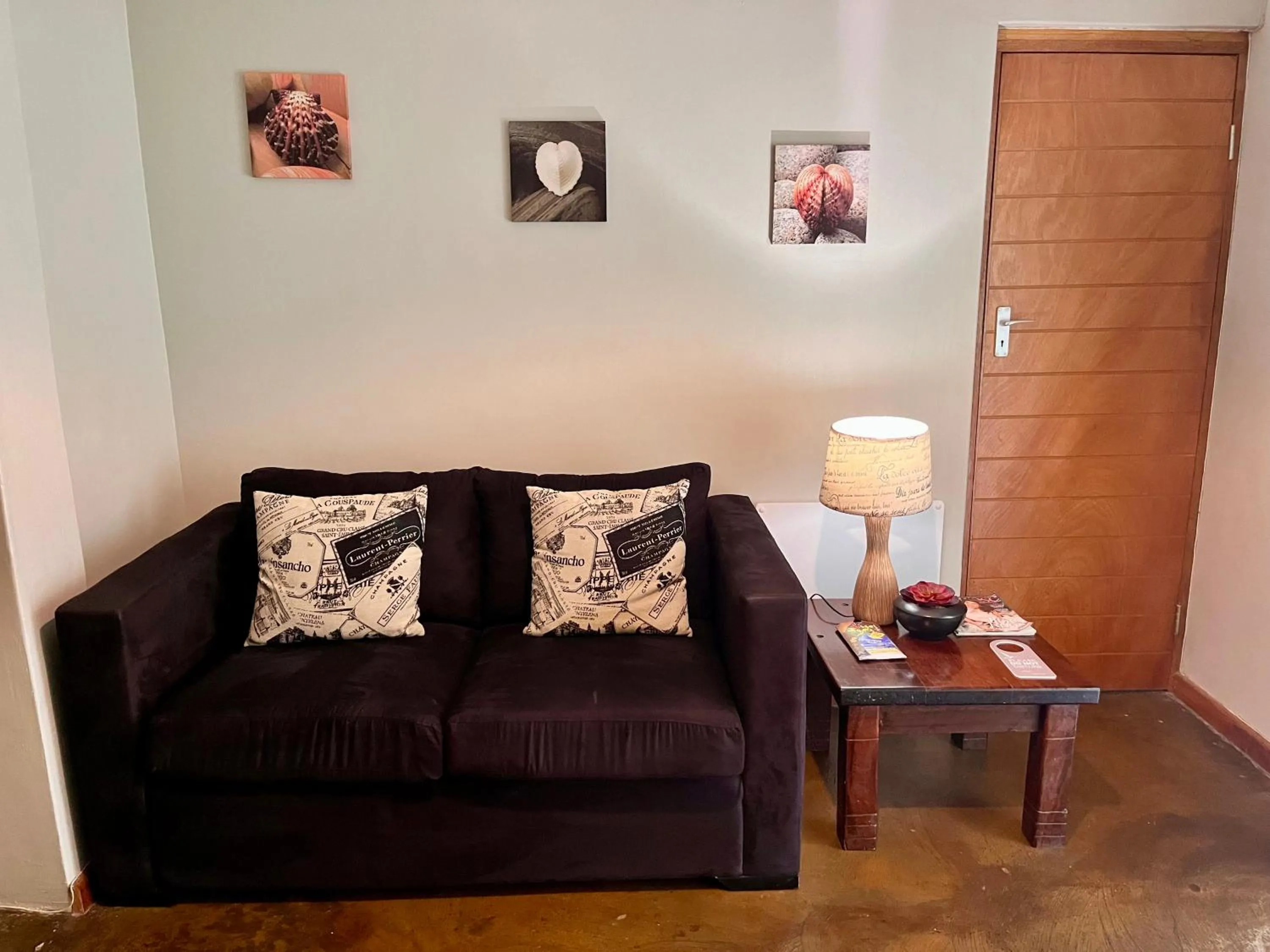 Living room in Outeniquabosch Lodge