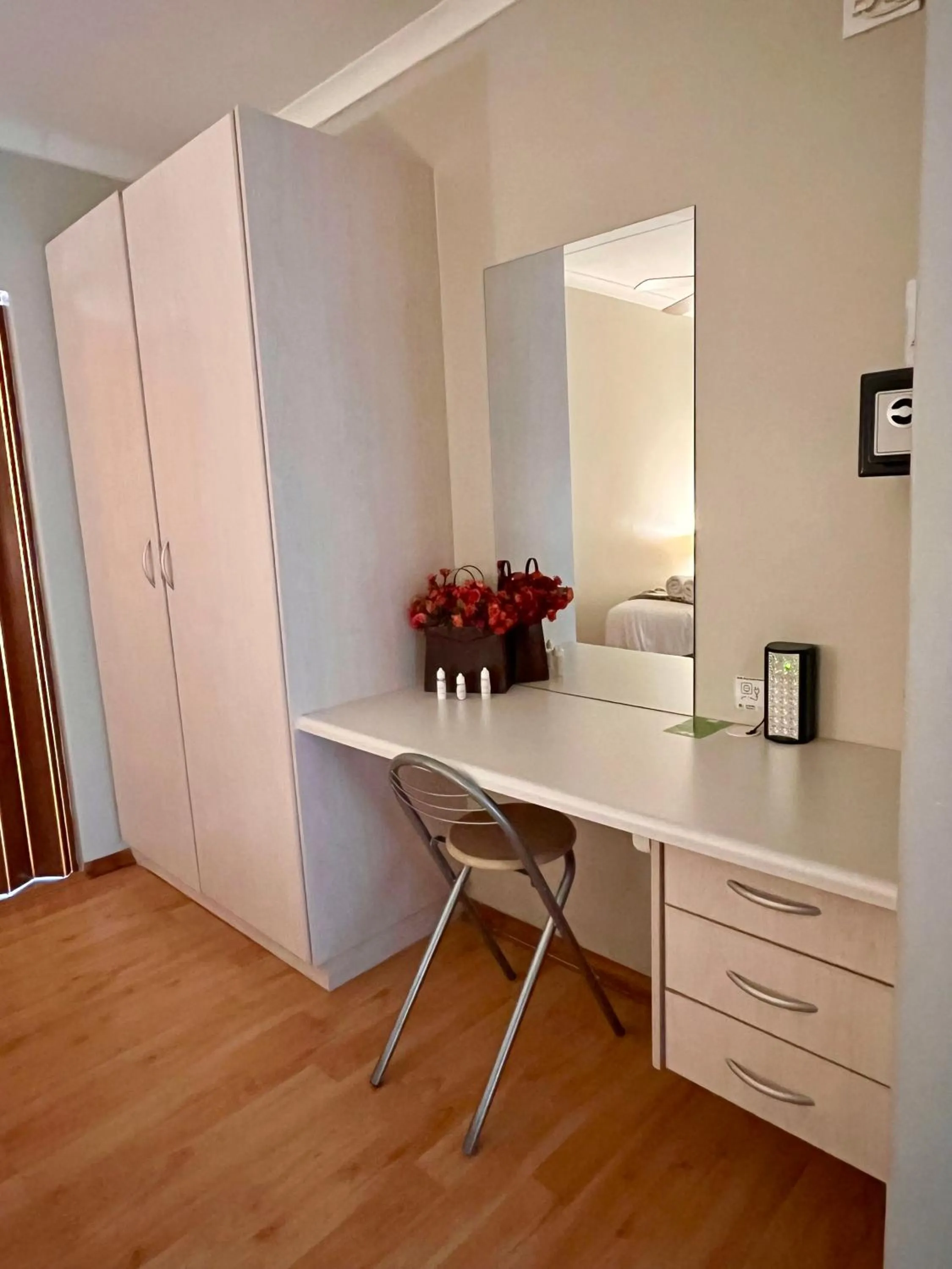 wardrobe in Outeniquabosch Lodge