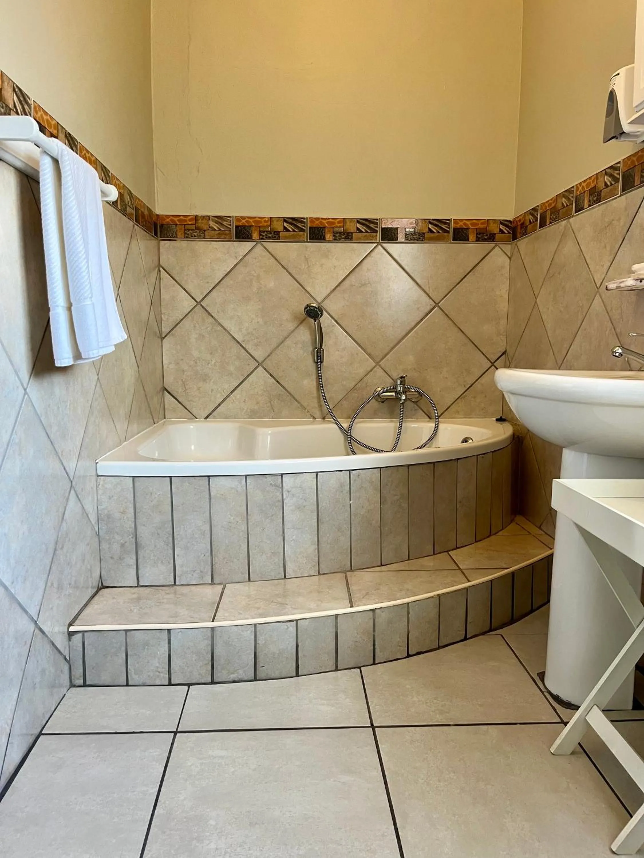 Bathroom in Outeniquabosch Lodge