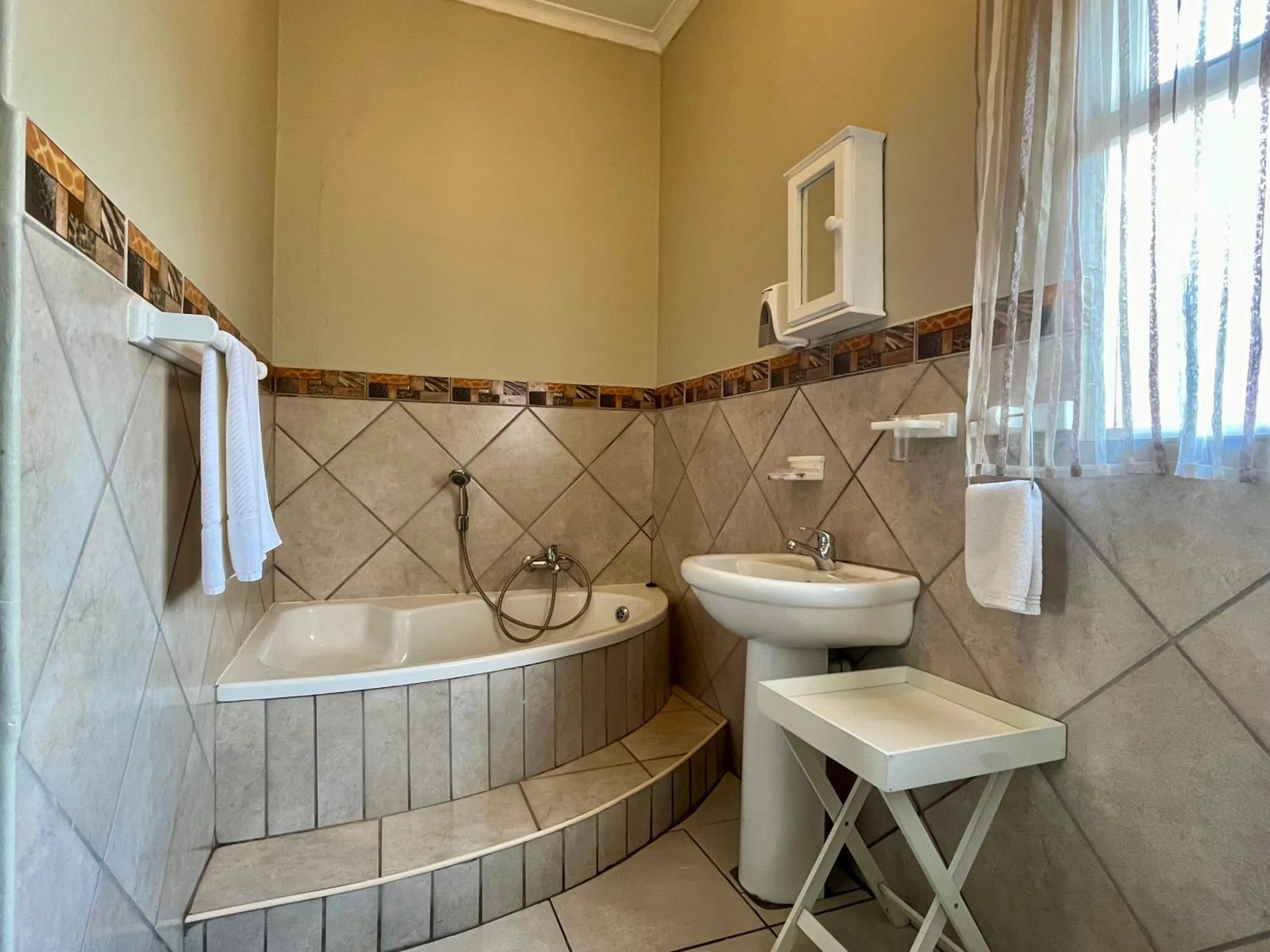 Bathroom in Outeniquabosch Lodge
