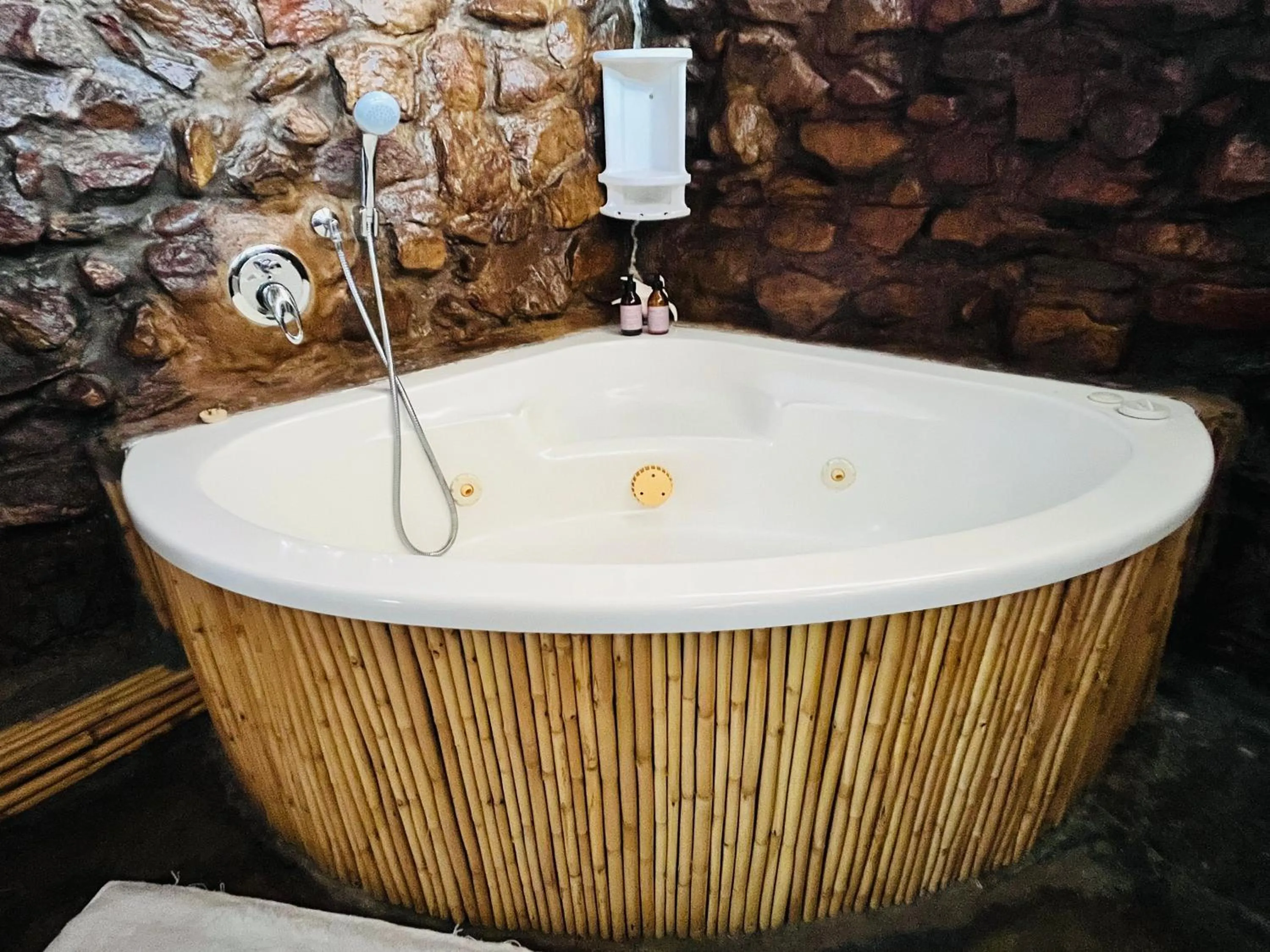 Bath in Outeniquabosch Lodge