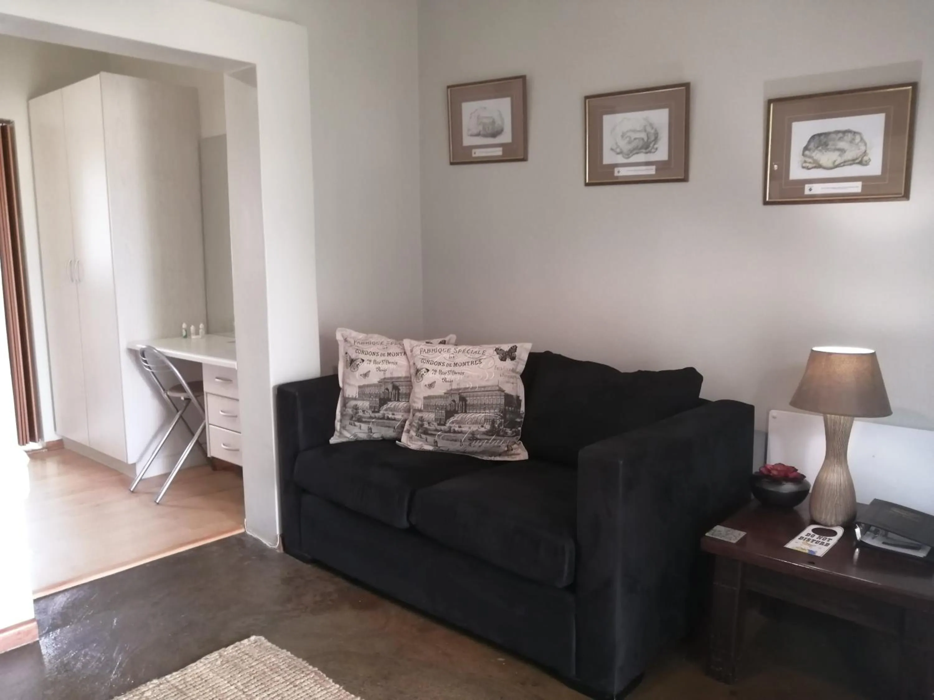 Seating area in Outeniquabosch Lodge