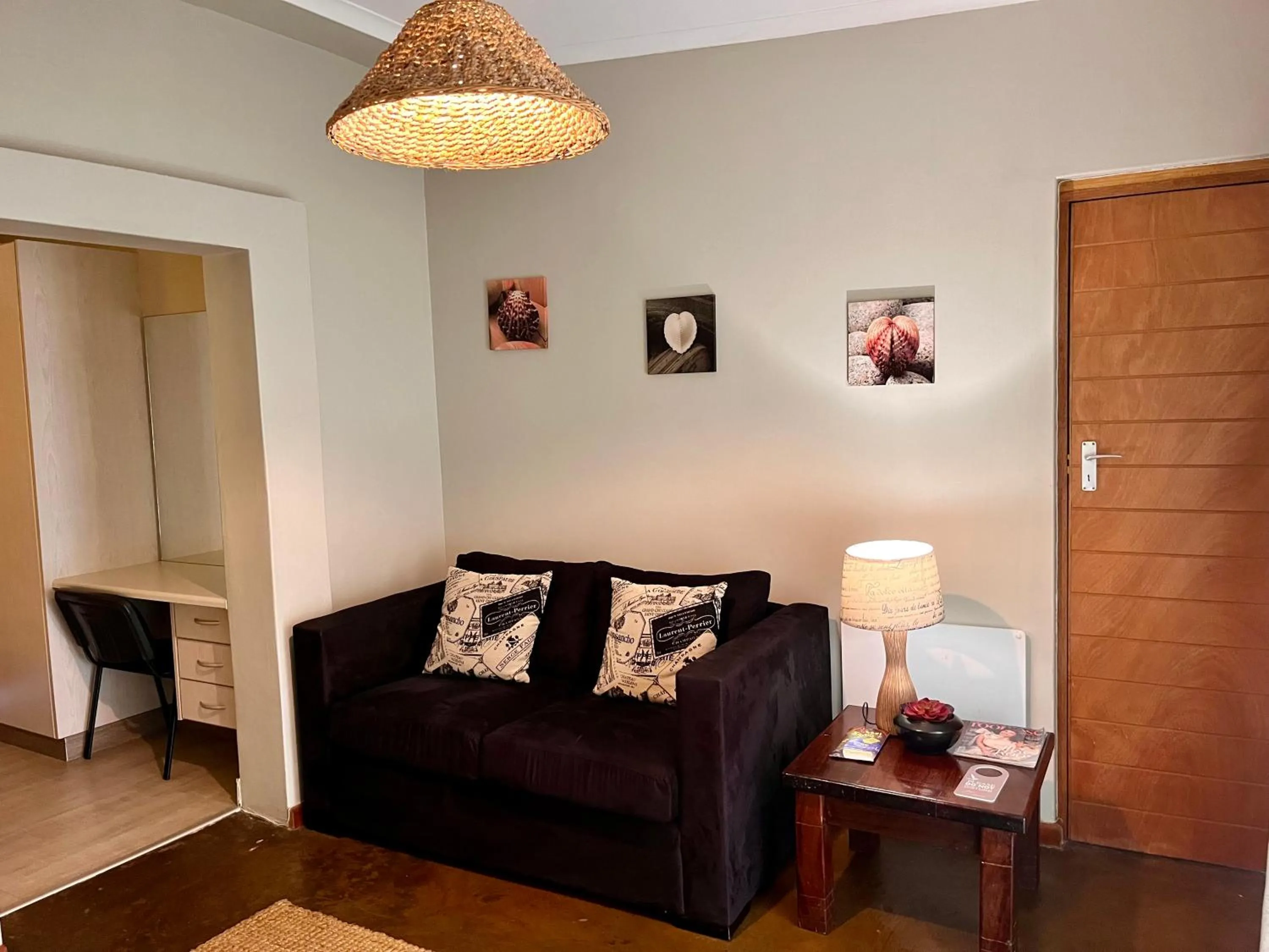 Seating area in Outeniquabosch Lodge