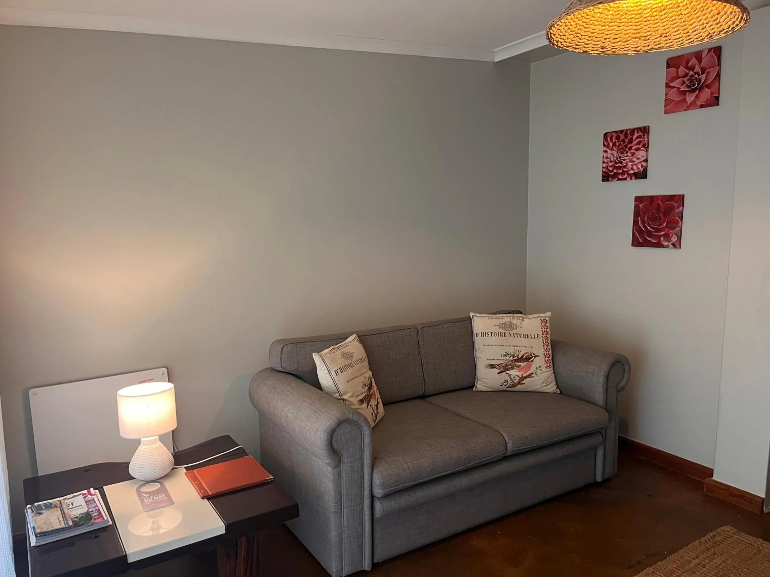 Seating area in Outeniquabosch Lodge