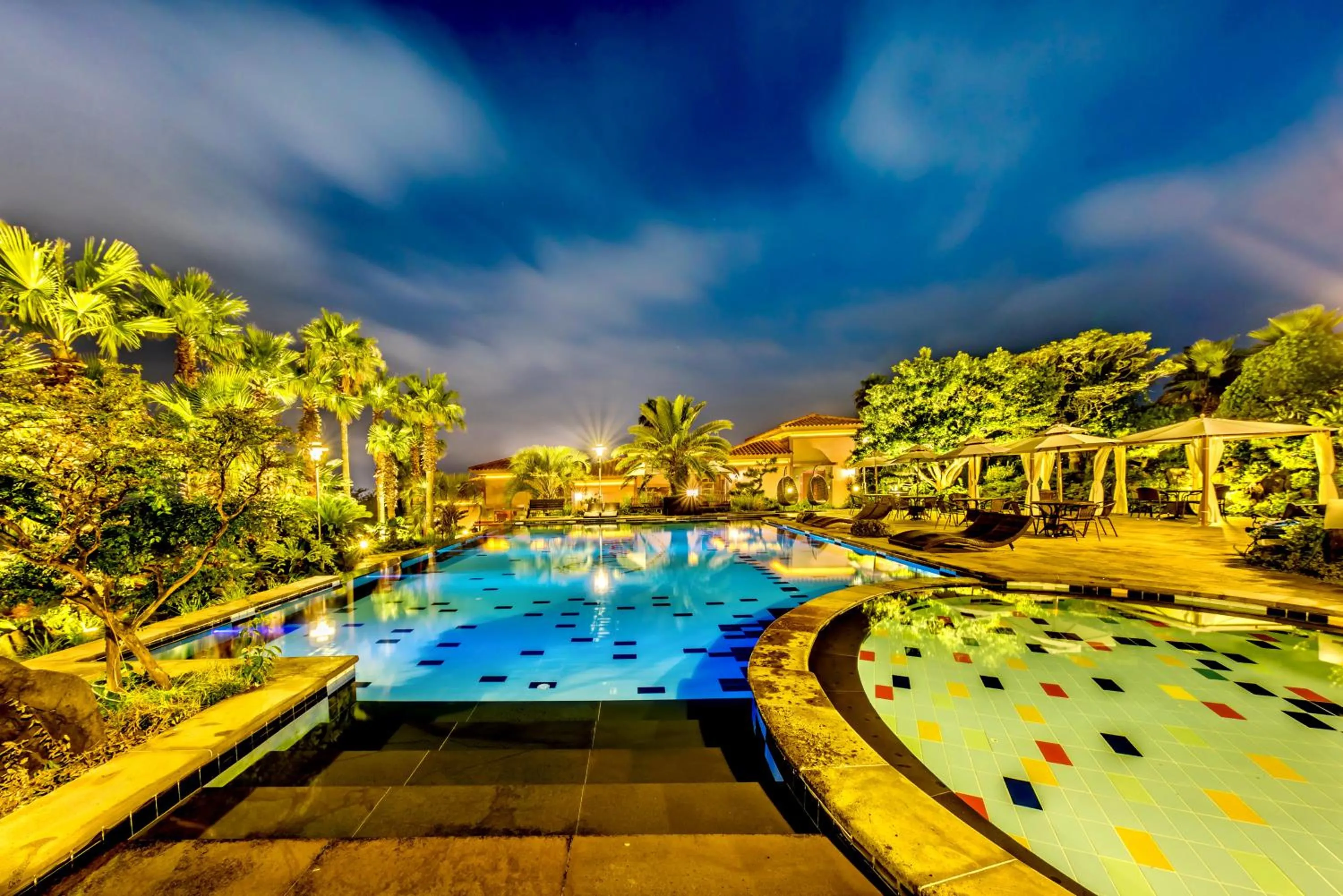 Swimming pool in Palm Valley Resort