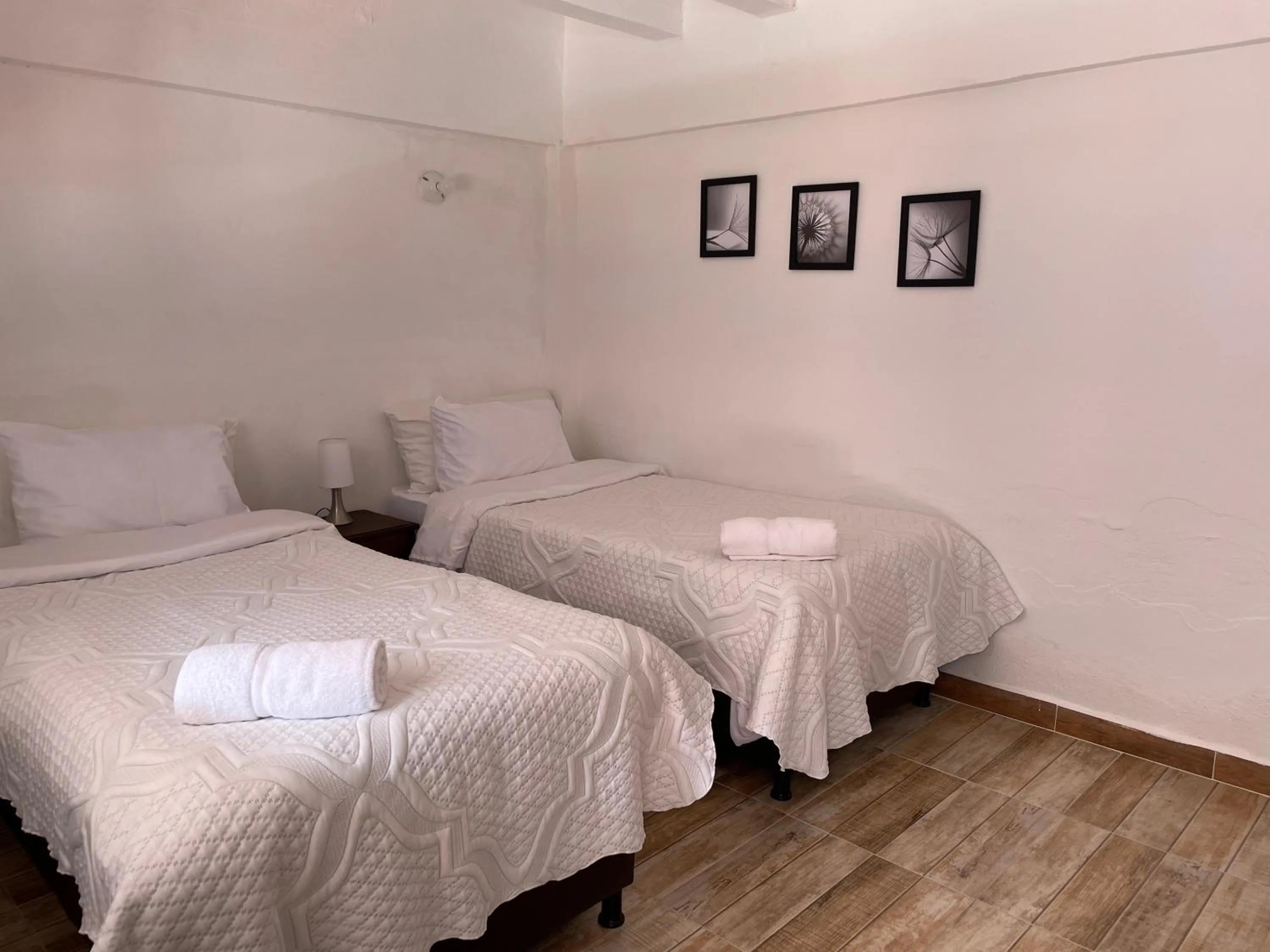 Photo of the whole room, Bed in Celeste Villa de Leyva