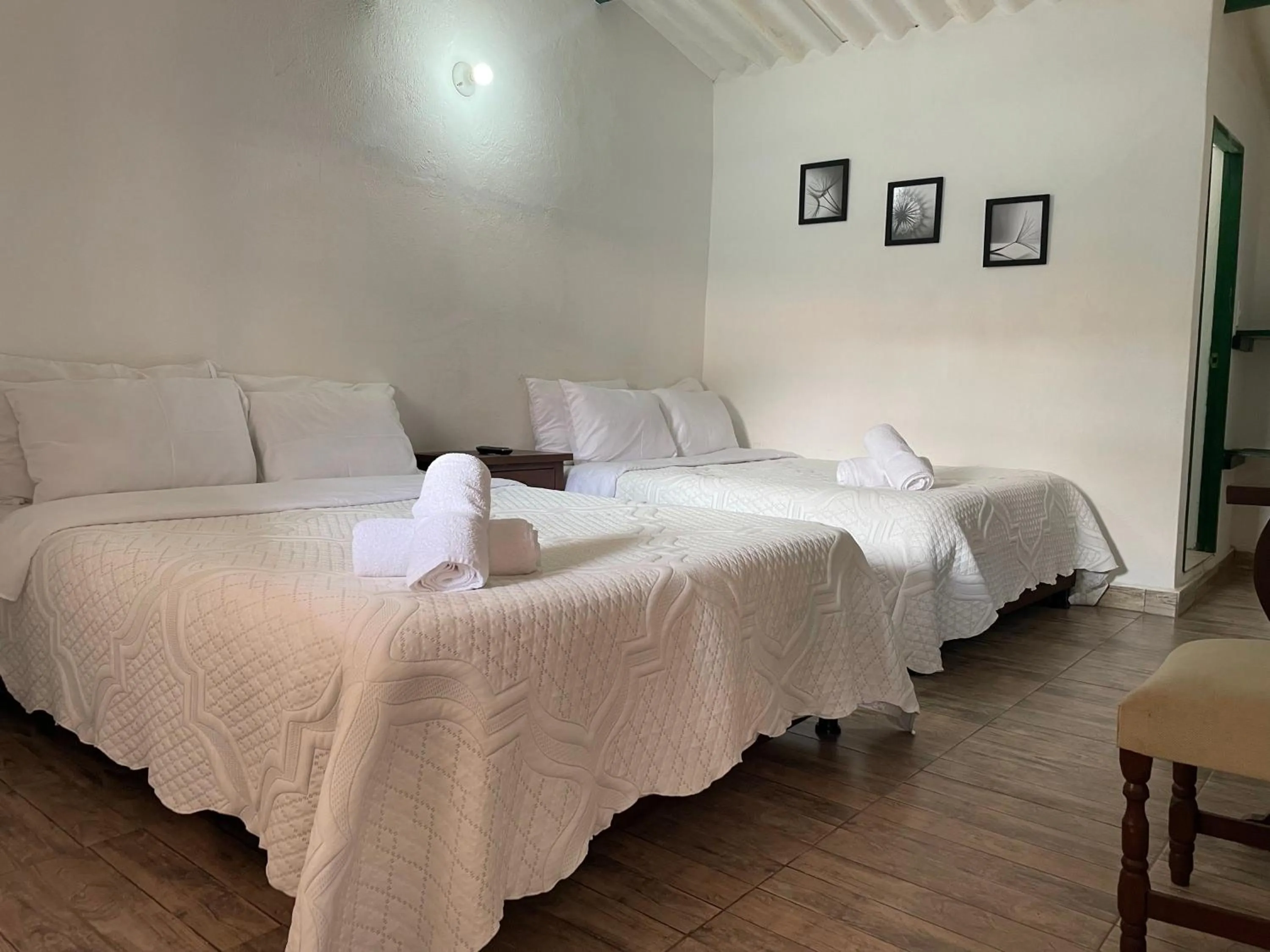 Photo of the whole room, Bed in Celeste Villa de Leyva