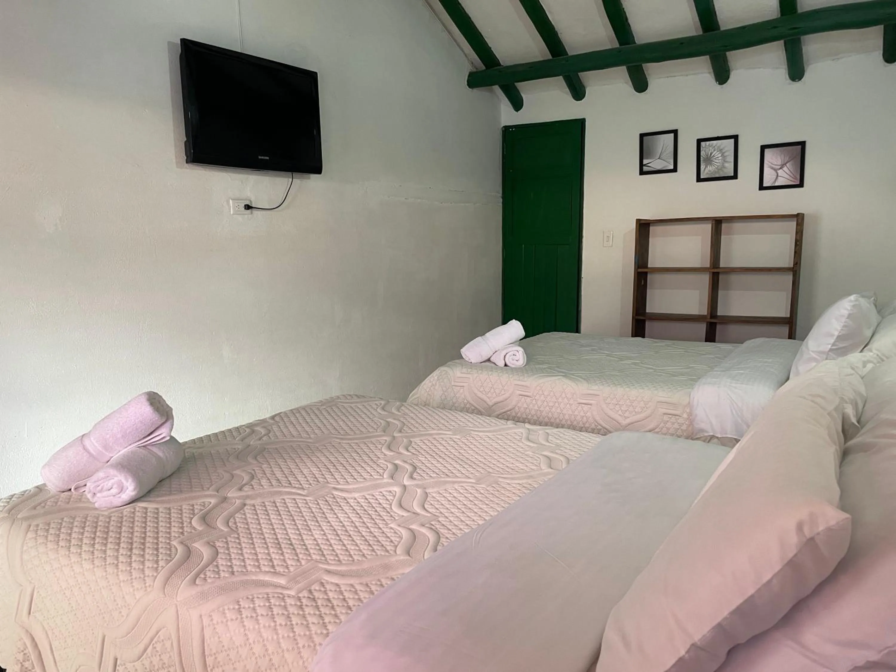 Photo of the whole room, Bed in Celeste Villa de Leyva
