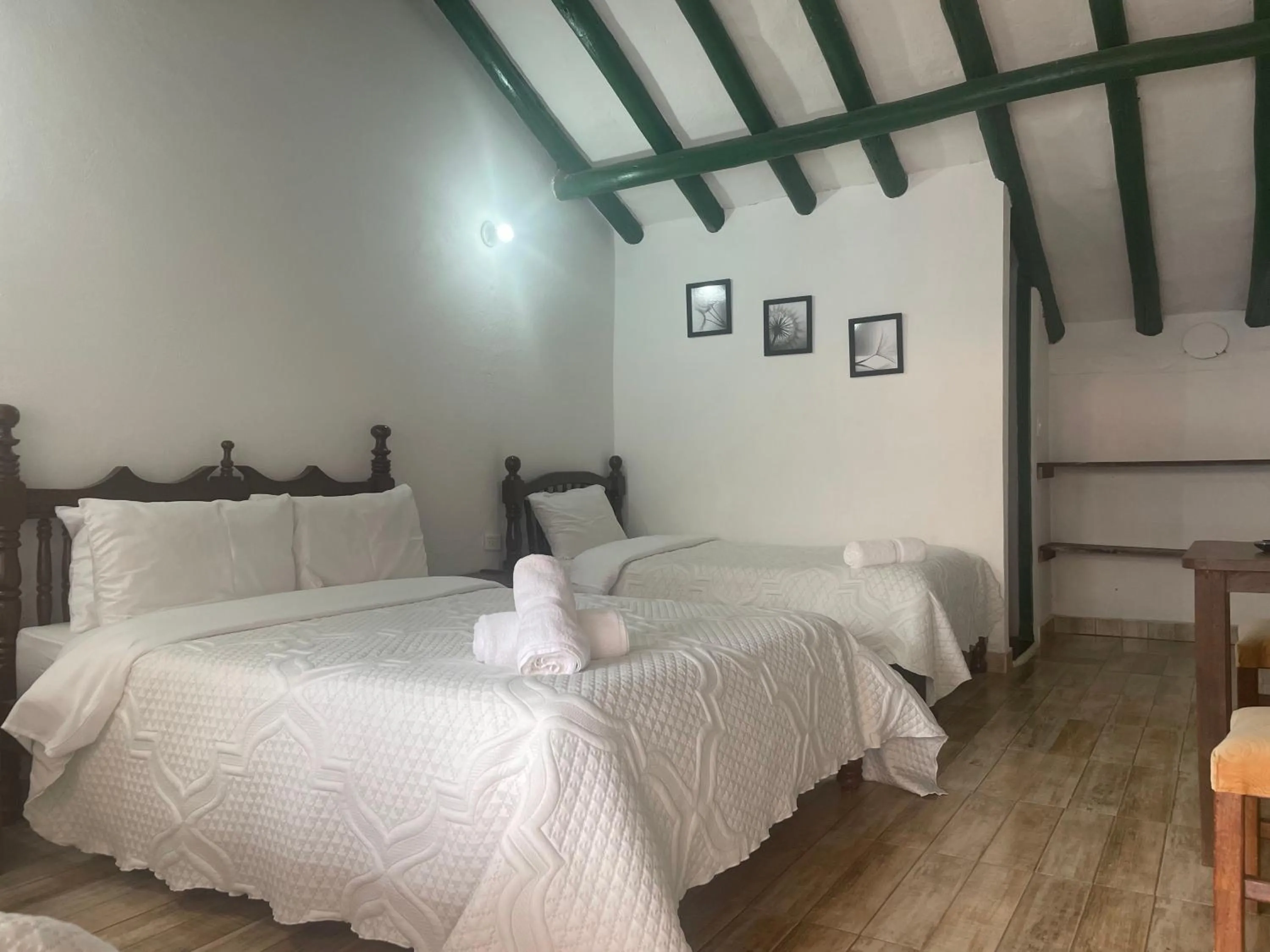 Photo of the whole room, Bed in Celeste Villa de Leyva