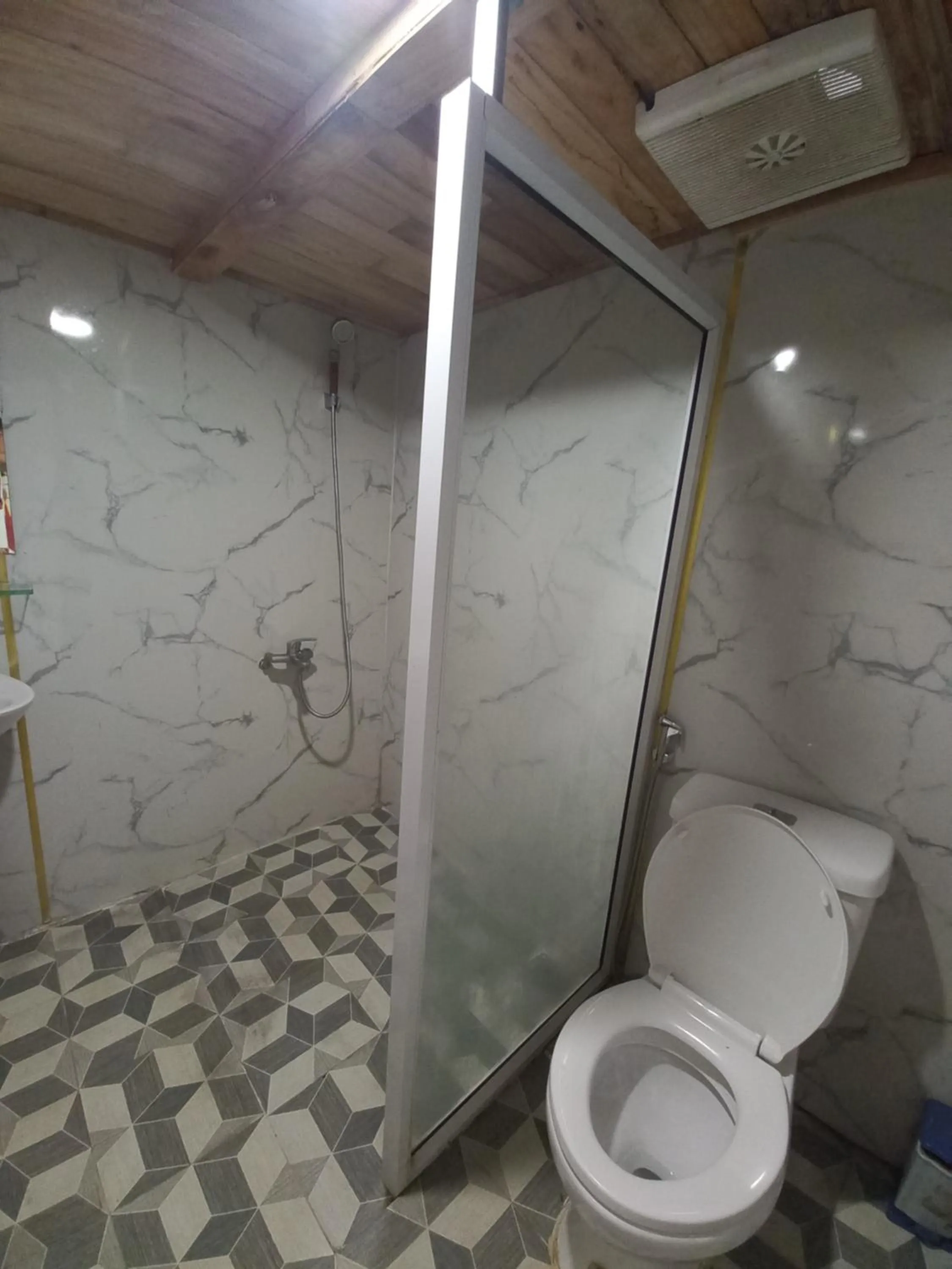 Toilet in VALLEY VIEW COFFEE & STAY