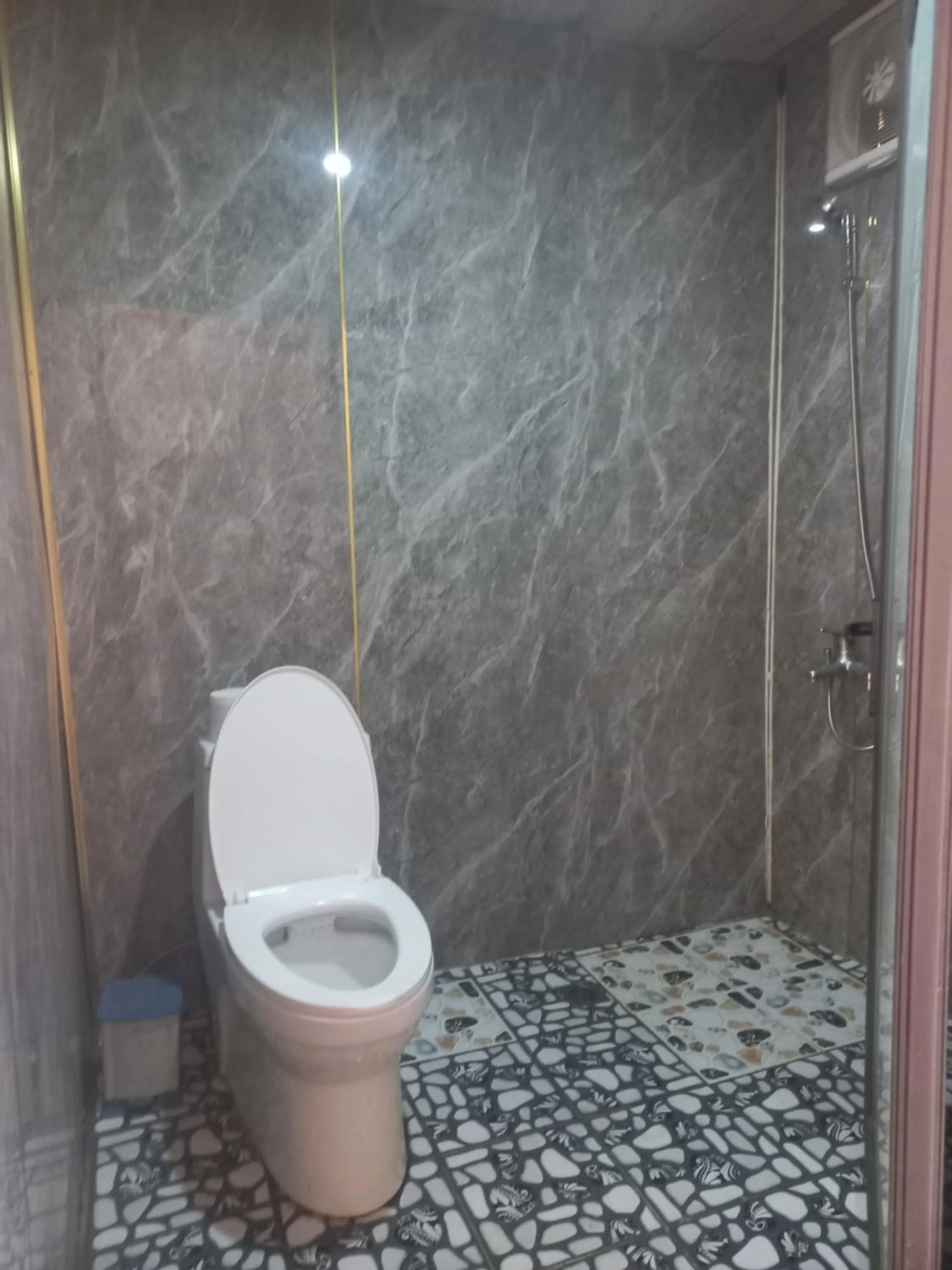 Toilet in VALLEY VIEW COFFEE & STAY