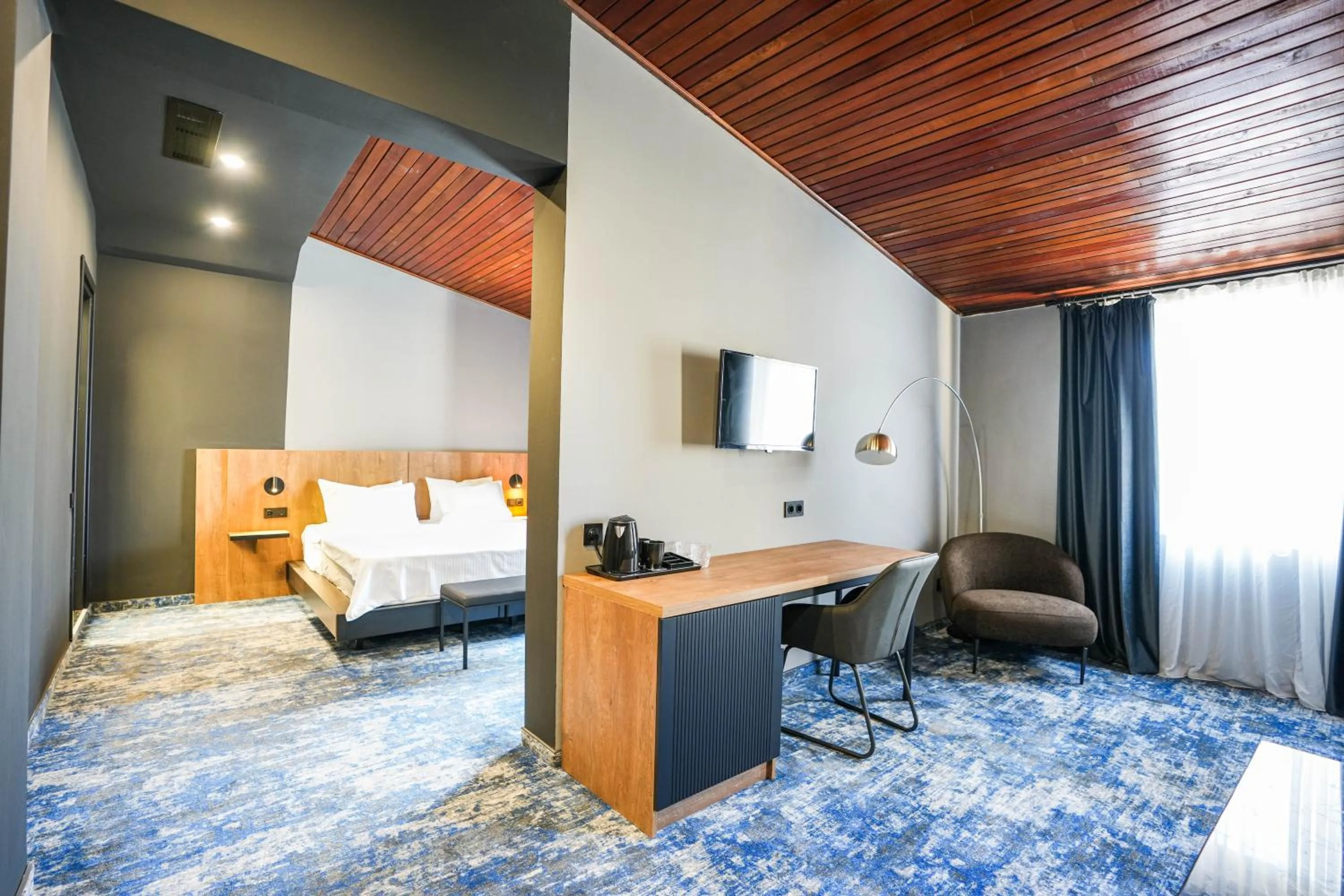 Living room, Bed in Hotel Splendid Tbilisi