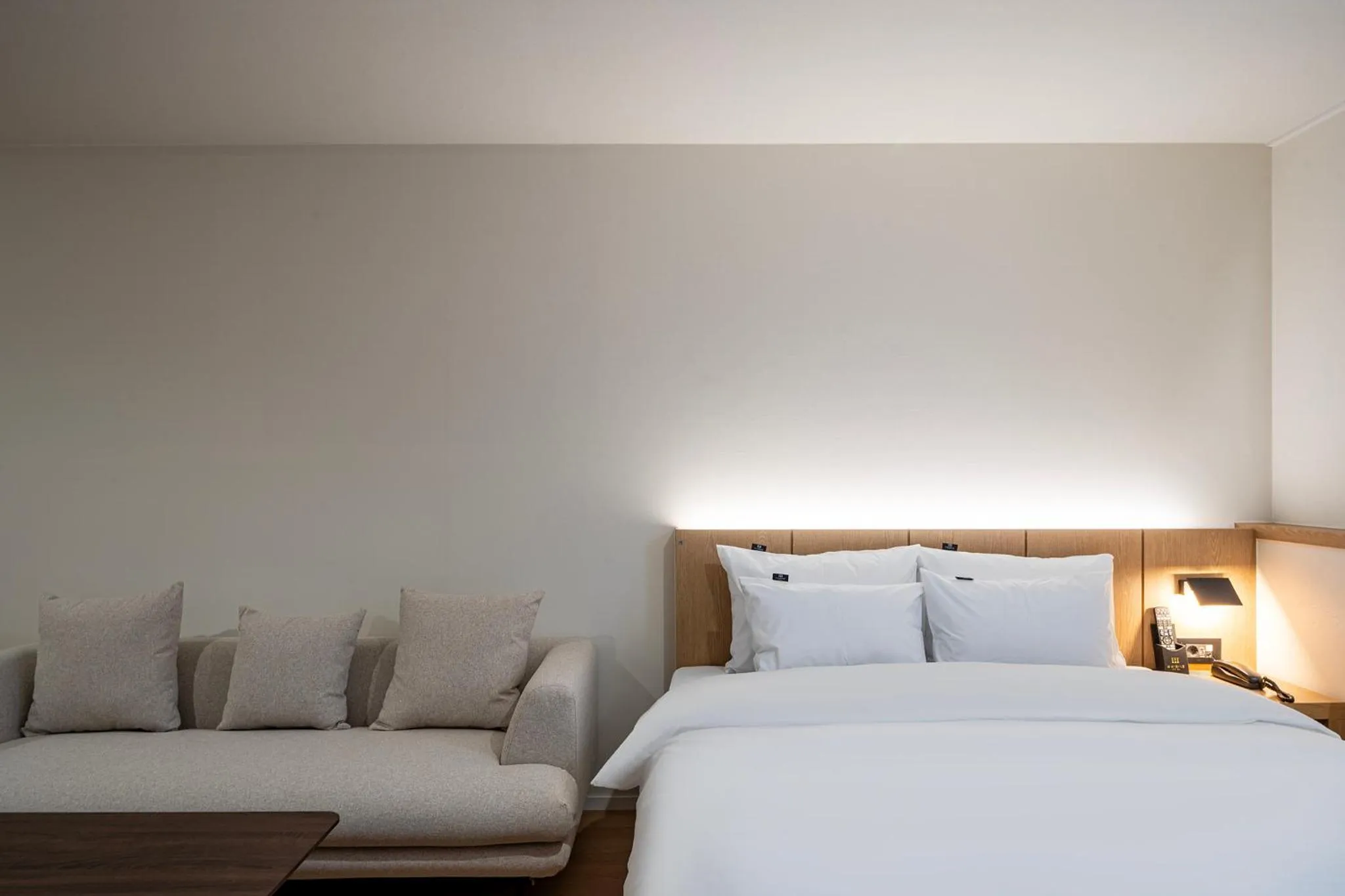 Photo of the whole room, Bed in H Avenue Gumi Okgye