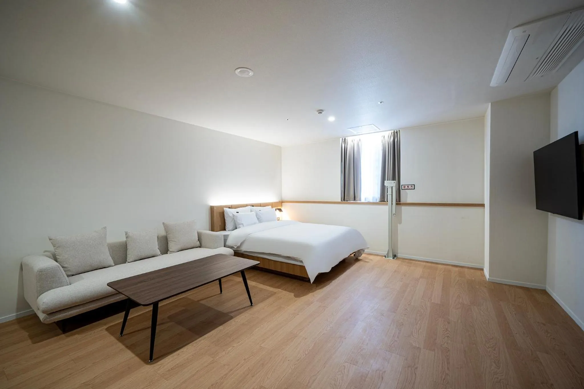 Photo of the whole room, Bed in H Avenue Gumi Okgye