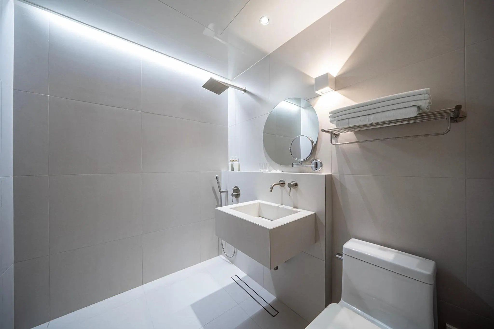 Toilet in H Avenue Gumi Okgye