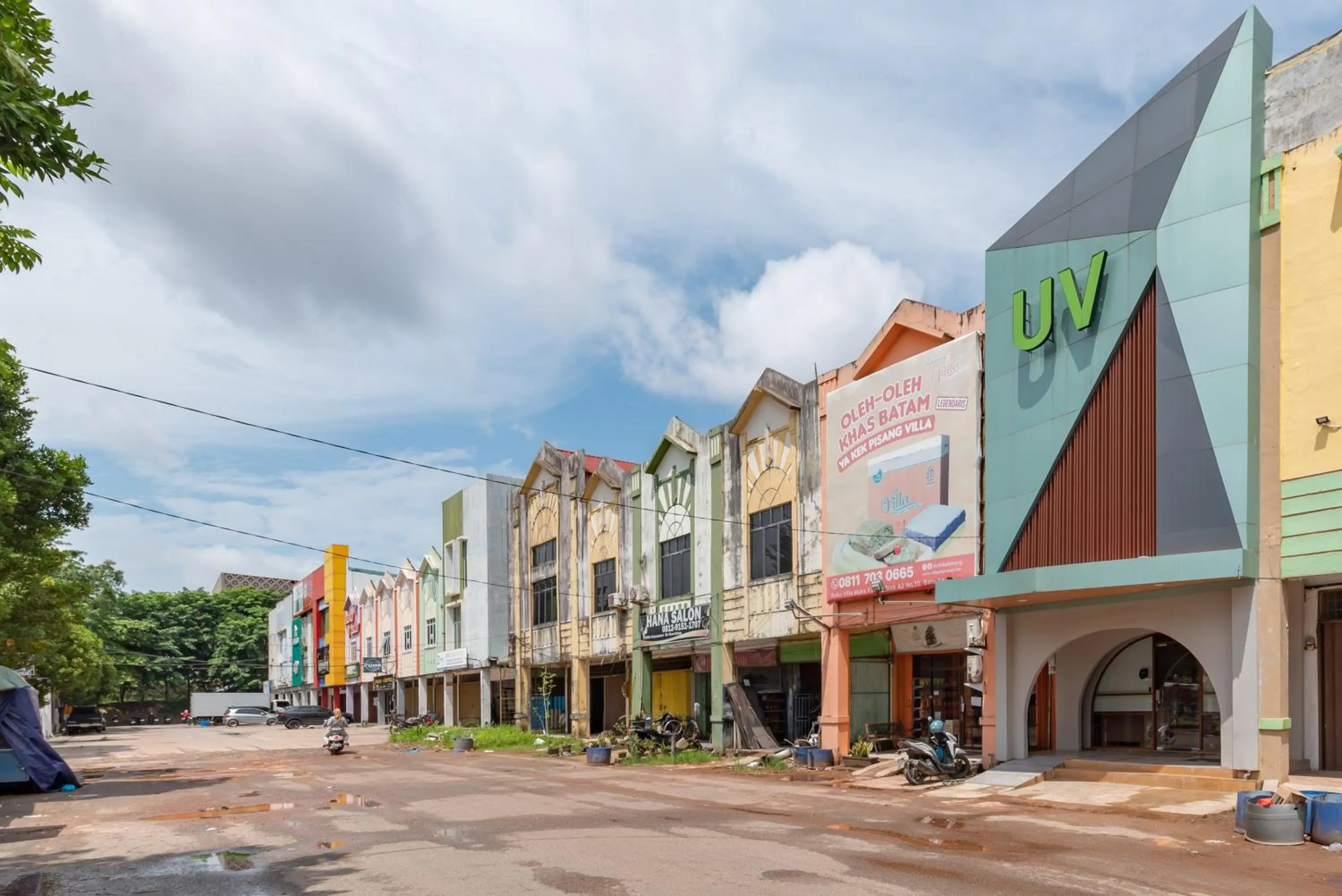 Urbanview Hotel R House Batuaji