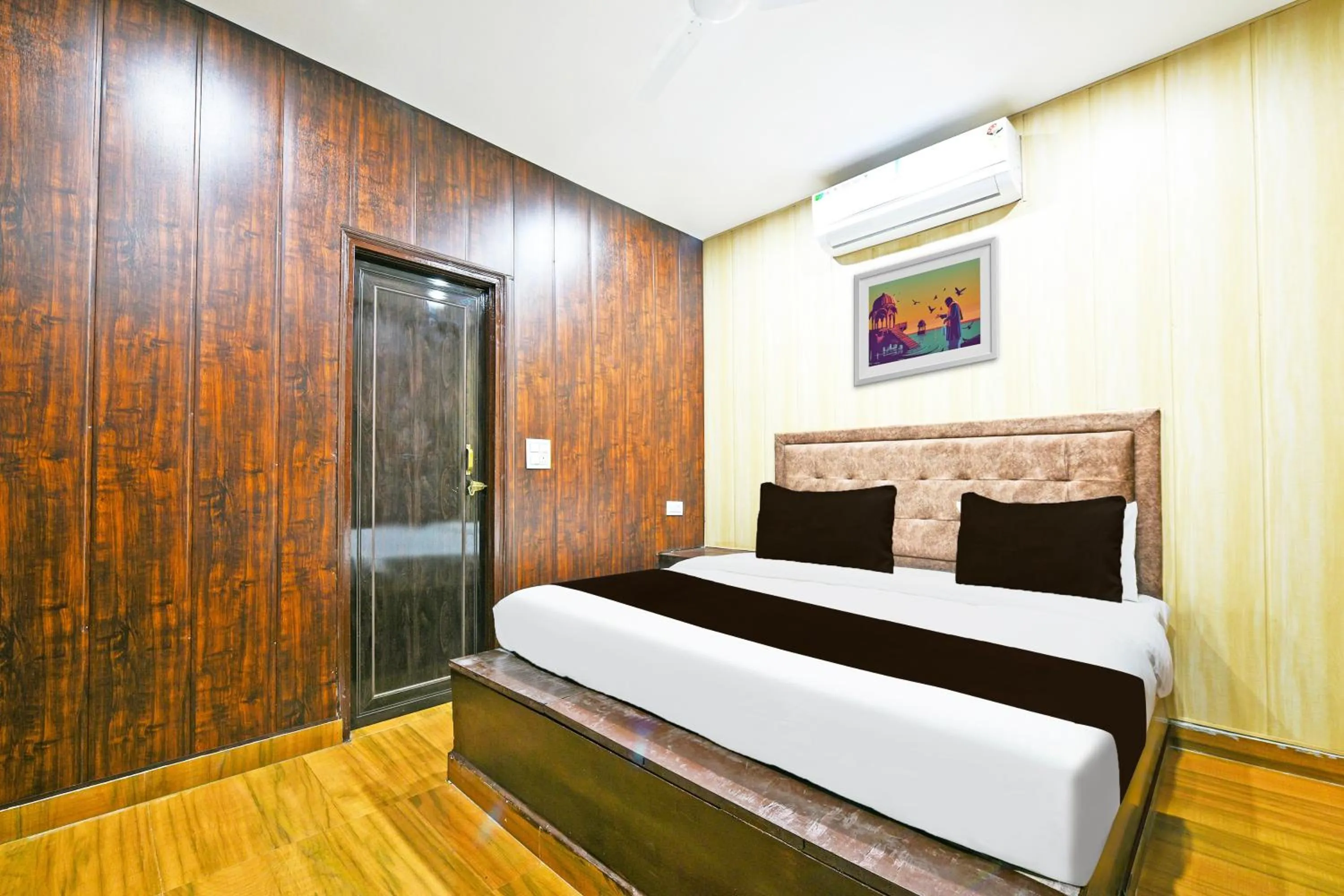 Bedroom in Hotel O by OYO Lavish