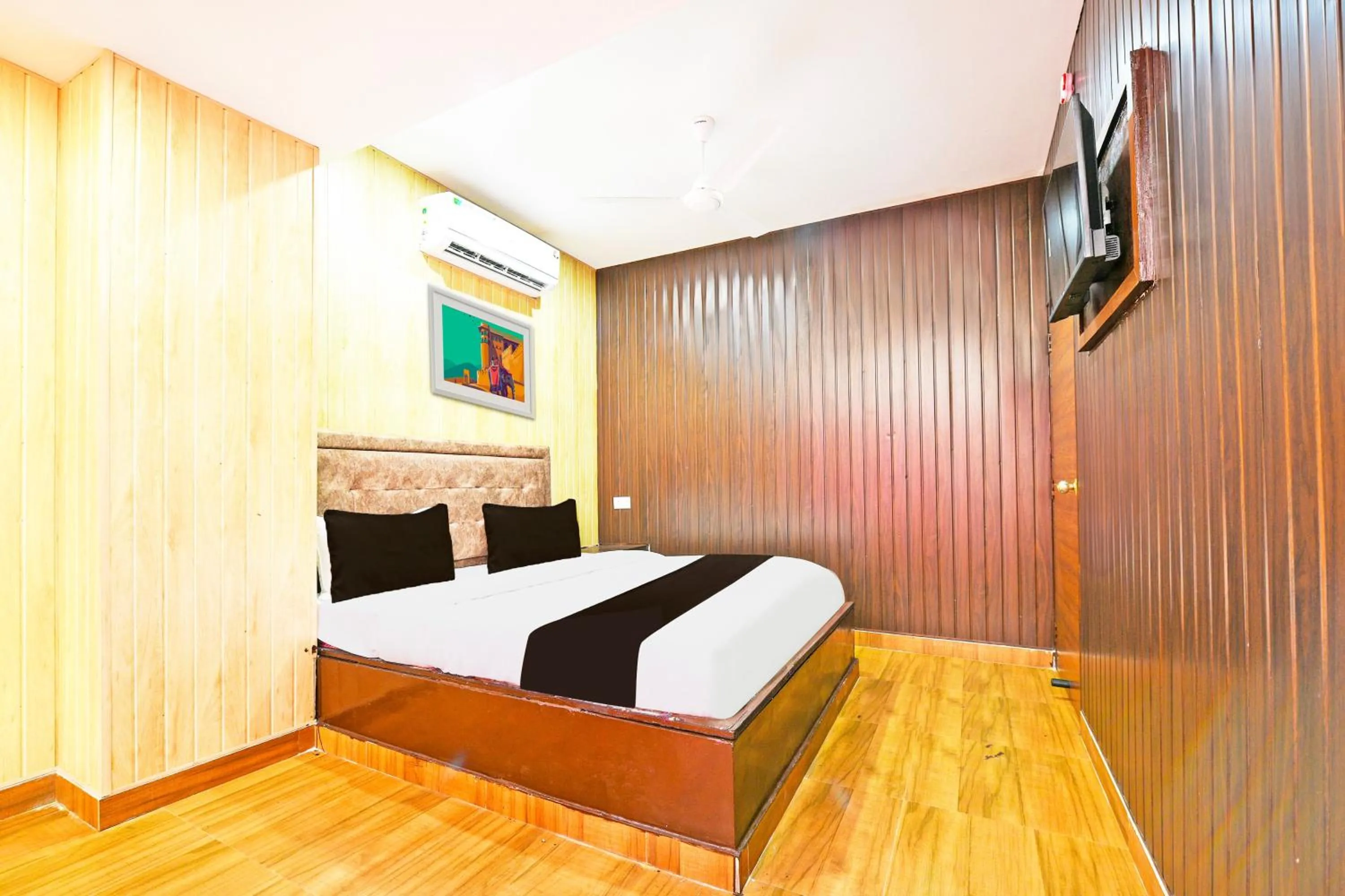 Bedroom in Hotel O by OYO Lavish