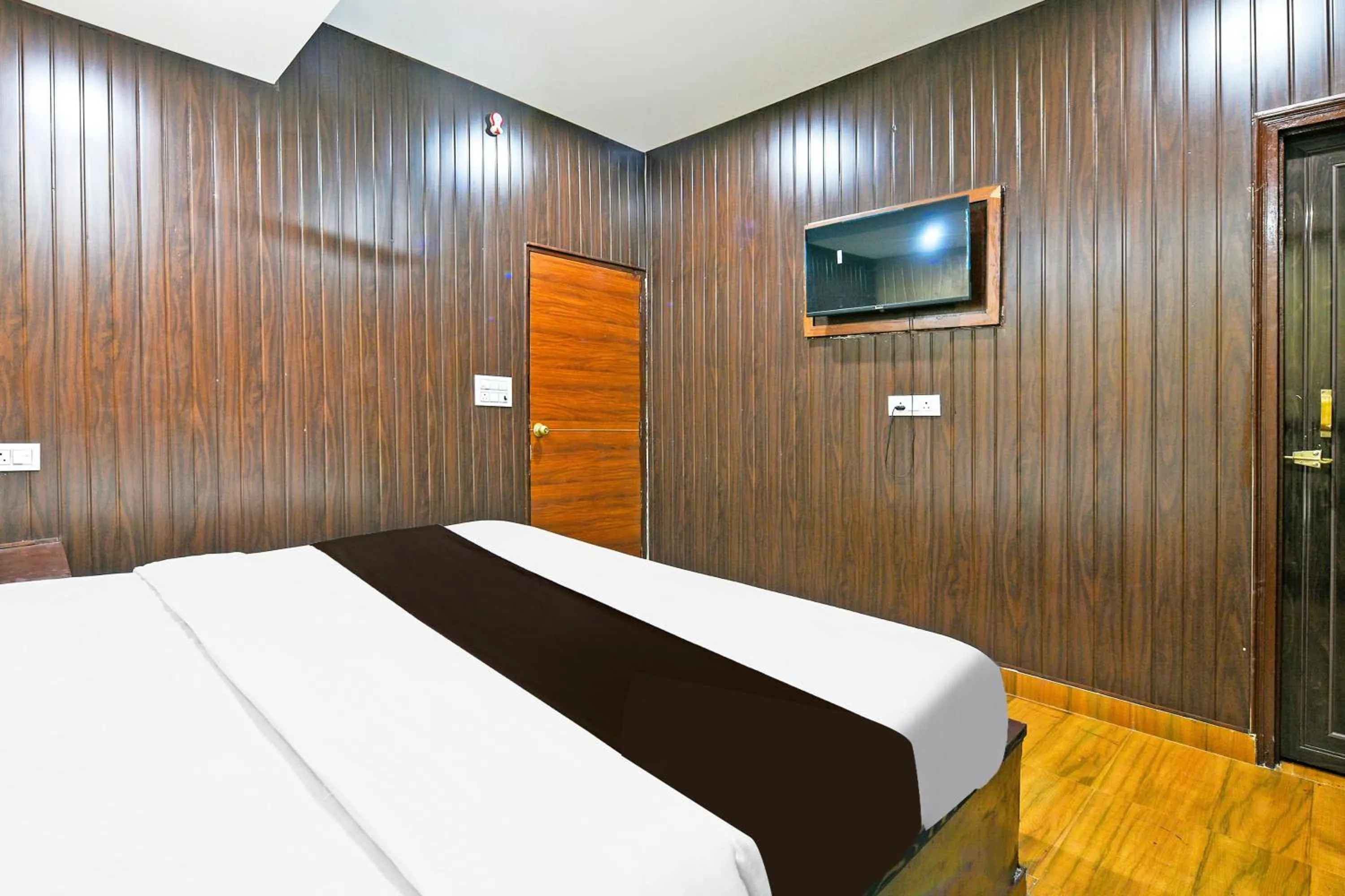 Bedroom in Hotel O by OYO Lavish