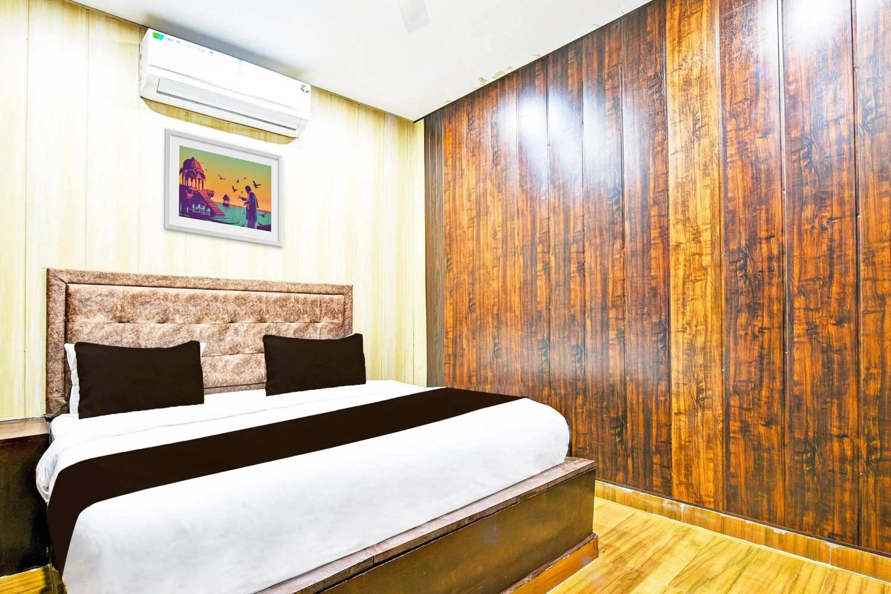 Bedroom in Hotel O by OYO Lavish