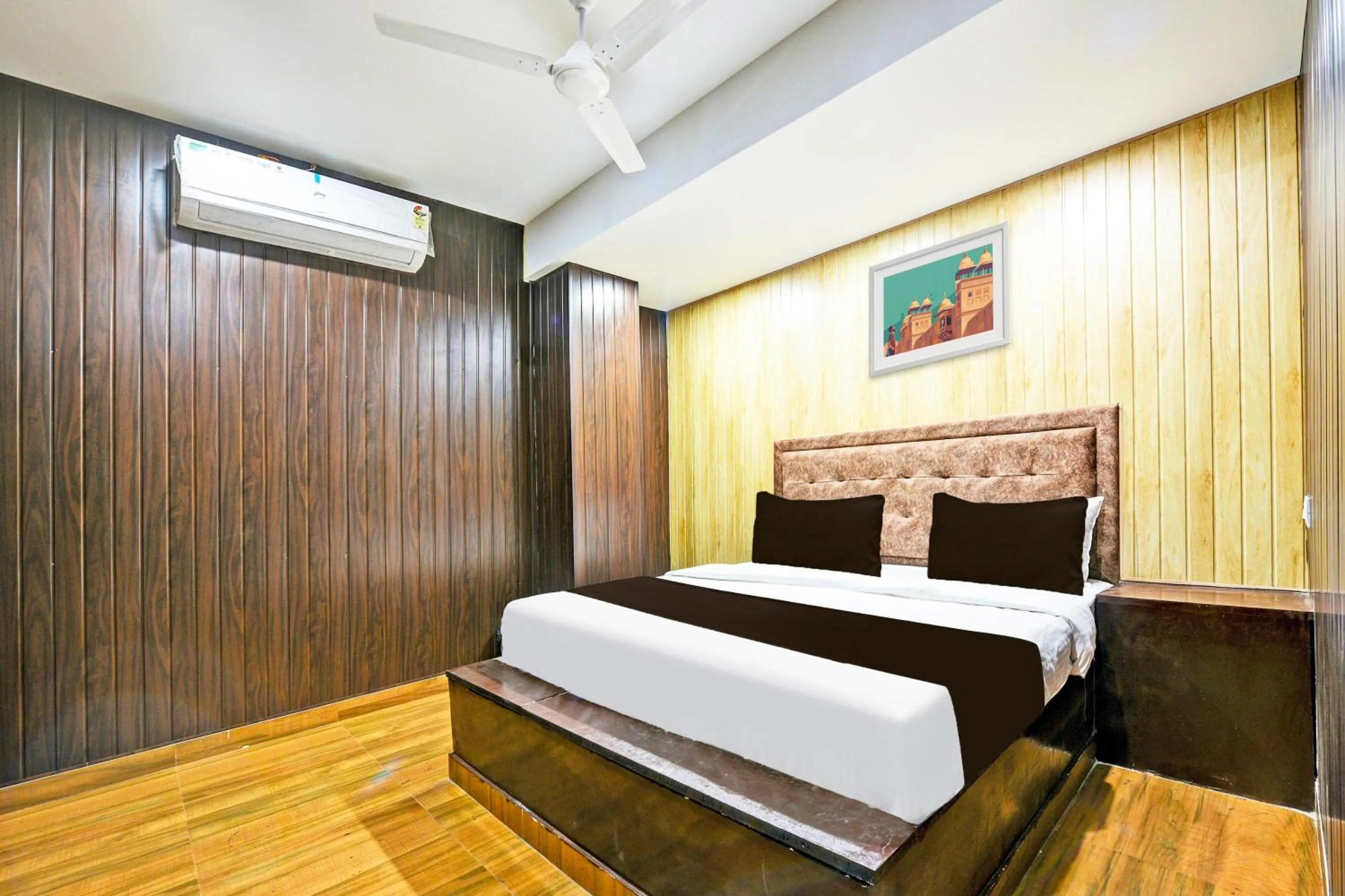 Bedroom in Hotel O by OYO Lavish