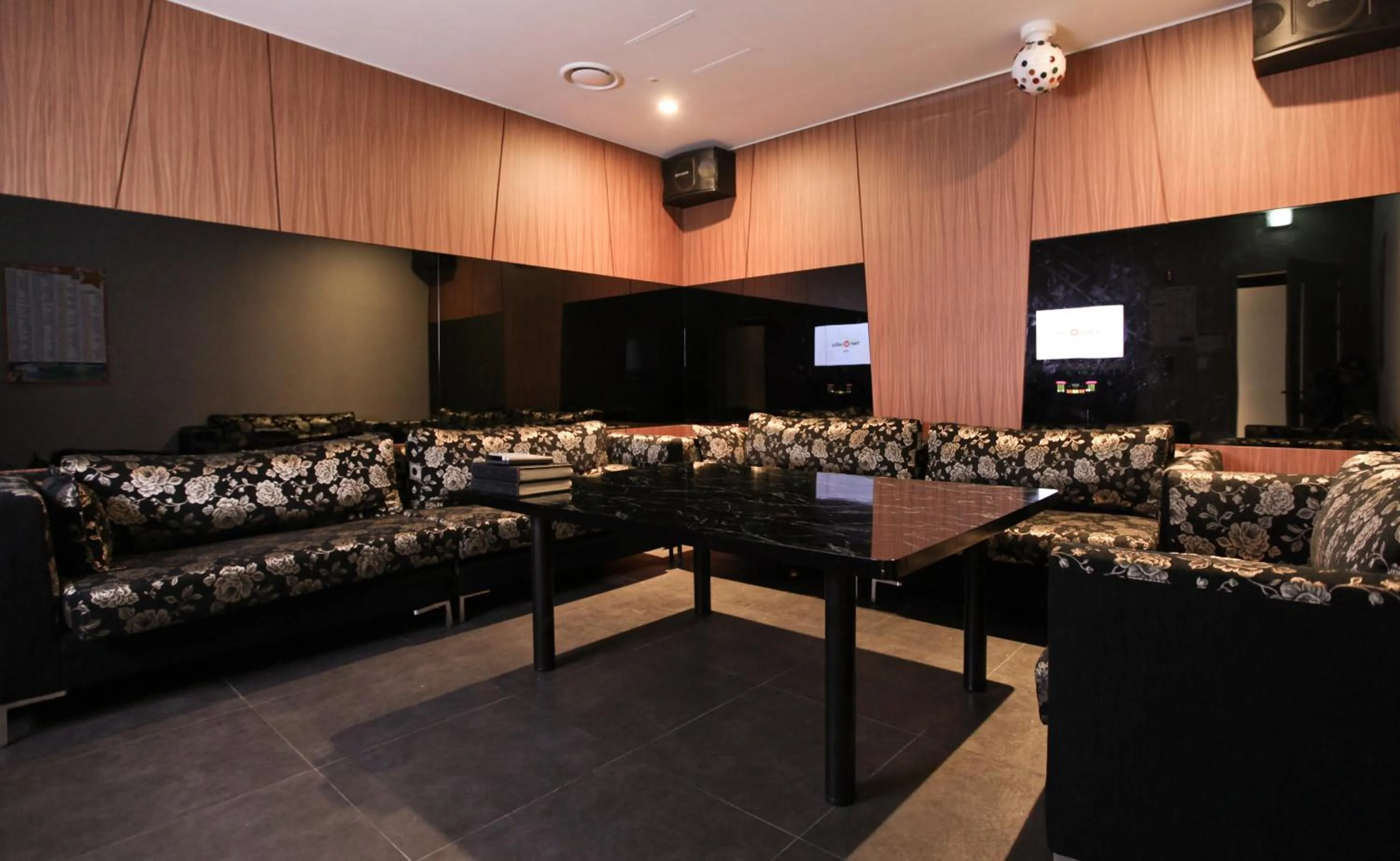 Karaoke in High Castle Resort