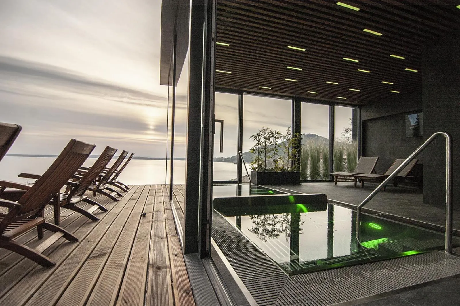 Swimming pool in Hotel Eurobus