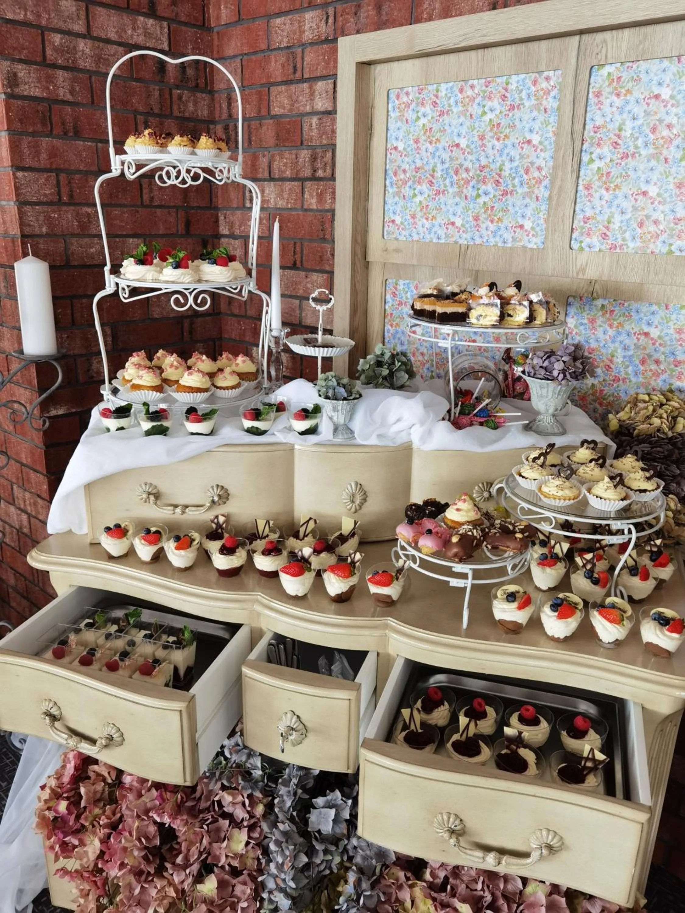 Restaurant/places to eat in Hotel Eurobus