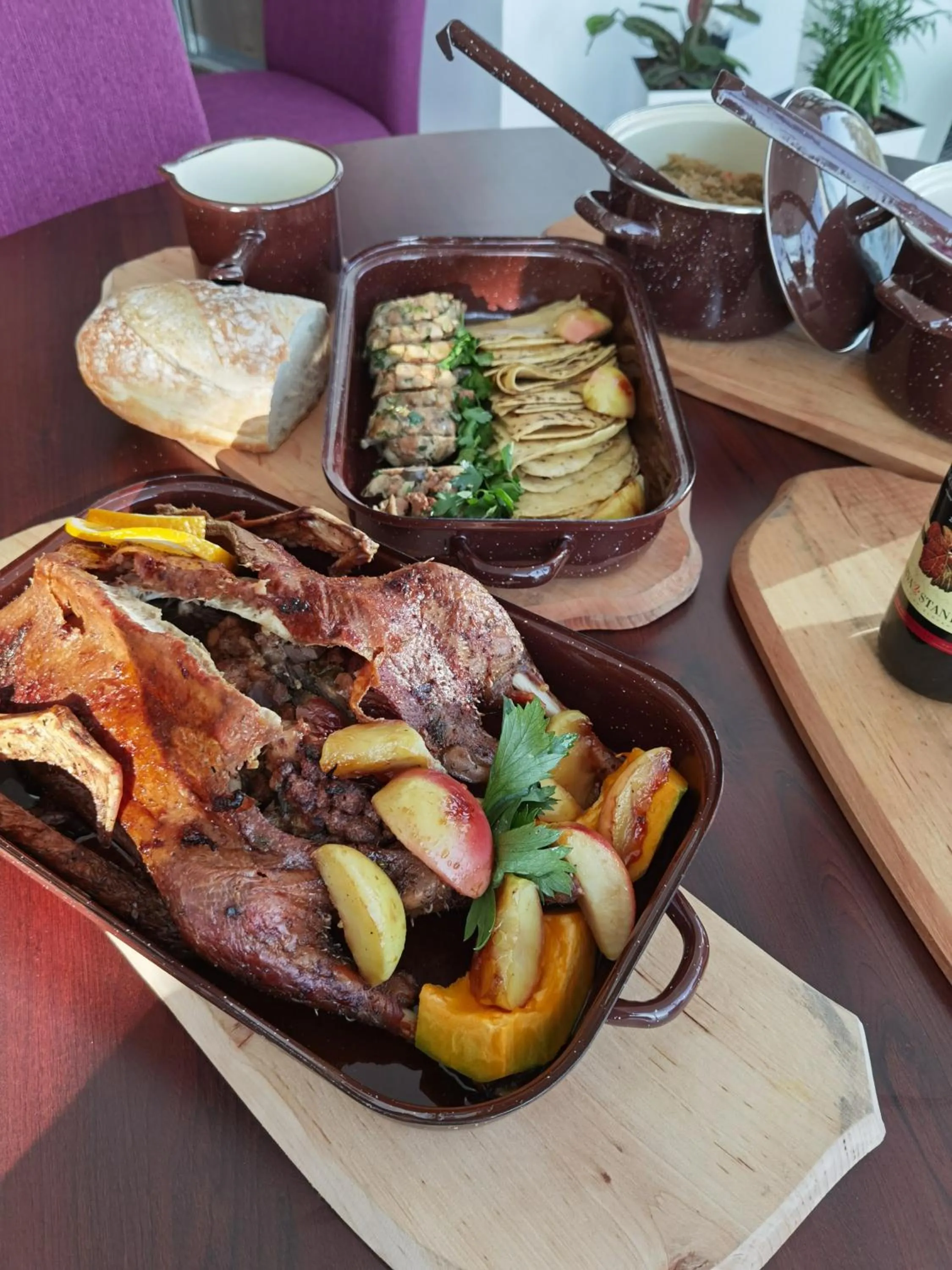 Restaurant/places to eat in Hotel Eurobus