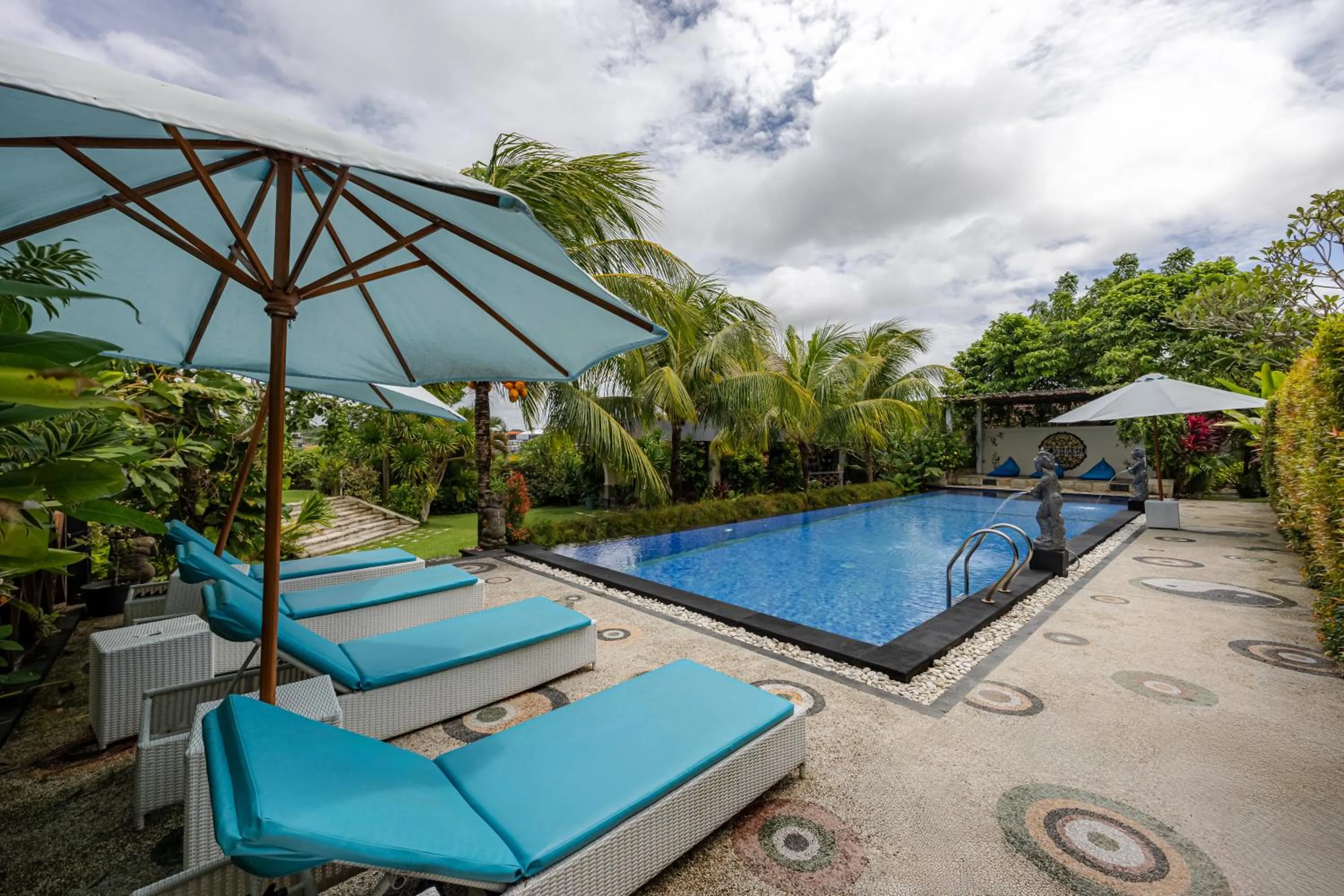 Swimming pool in Cove Jiwana Villa