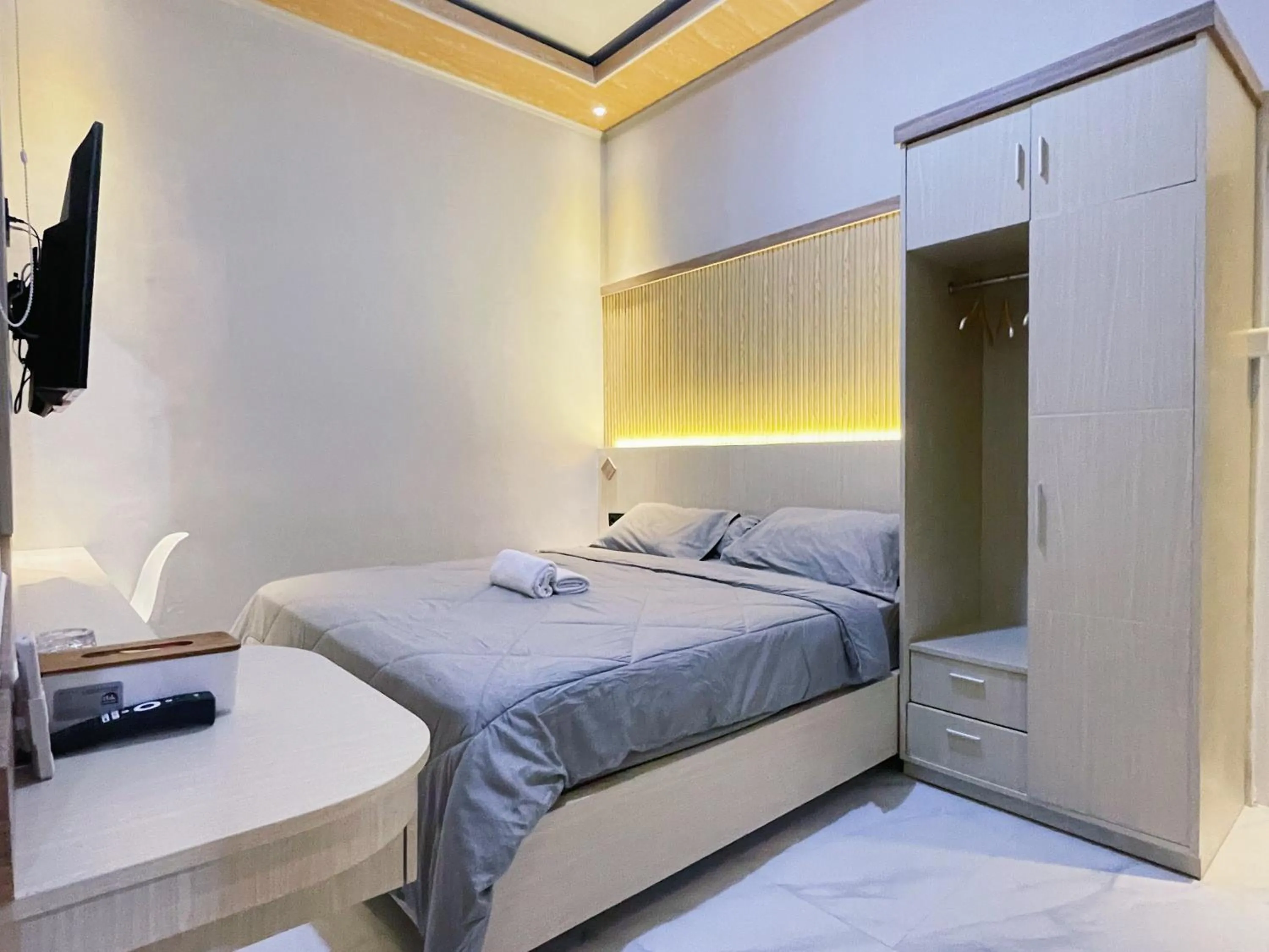 Bedroom, Bed in Urbanview Hotel Wollangi Syariah Panakkukang Makassar