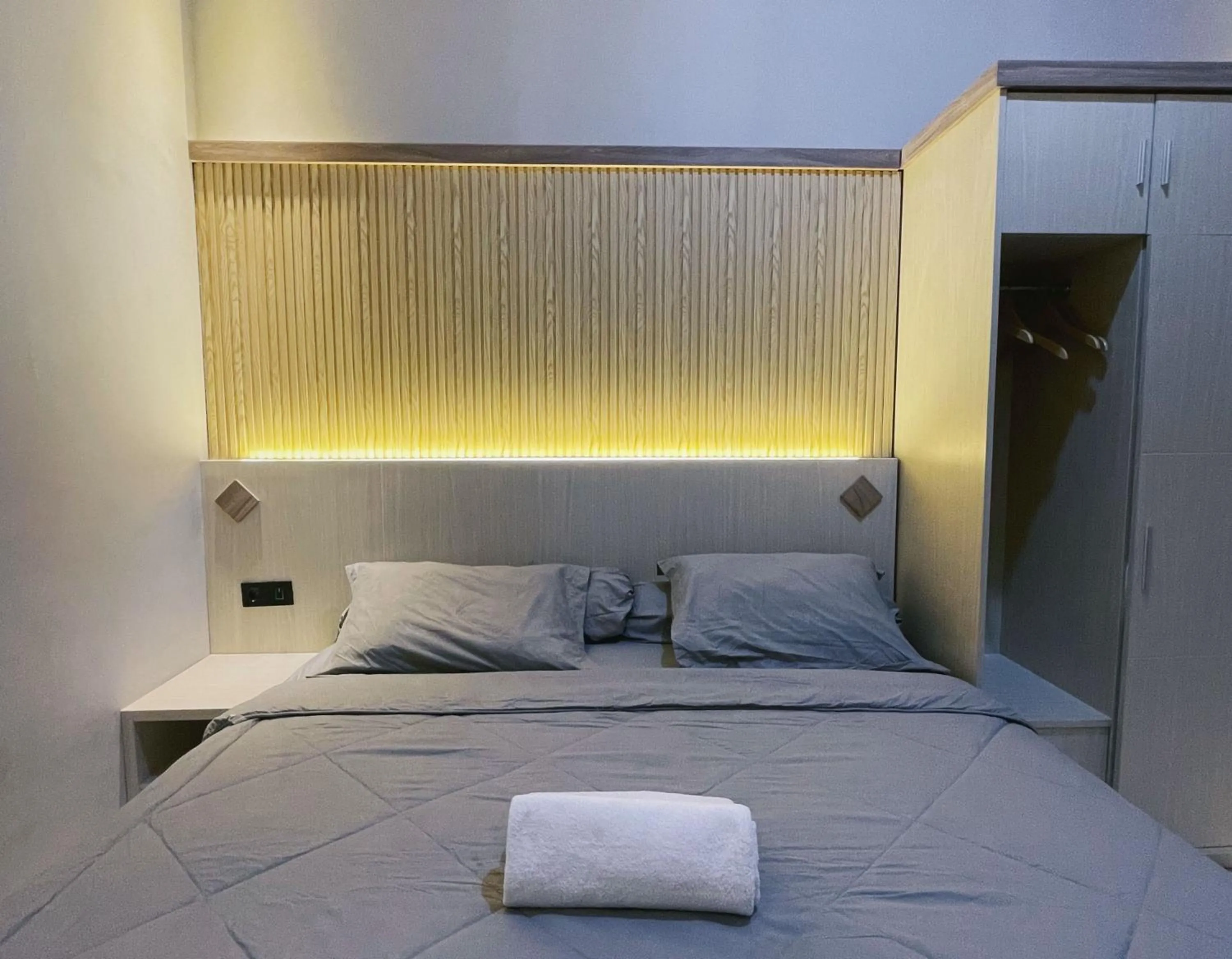 Bedroom, Bed in Urbanview Hotel Wollangi Syariah Panakkukang Makassar