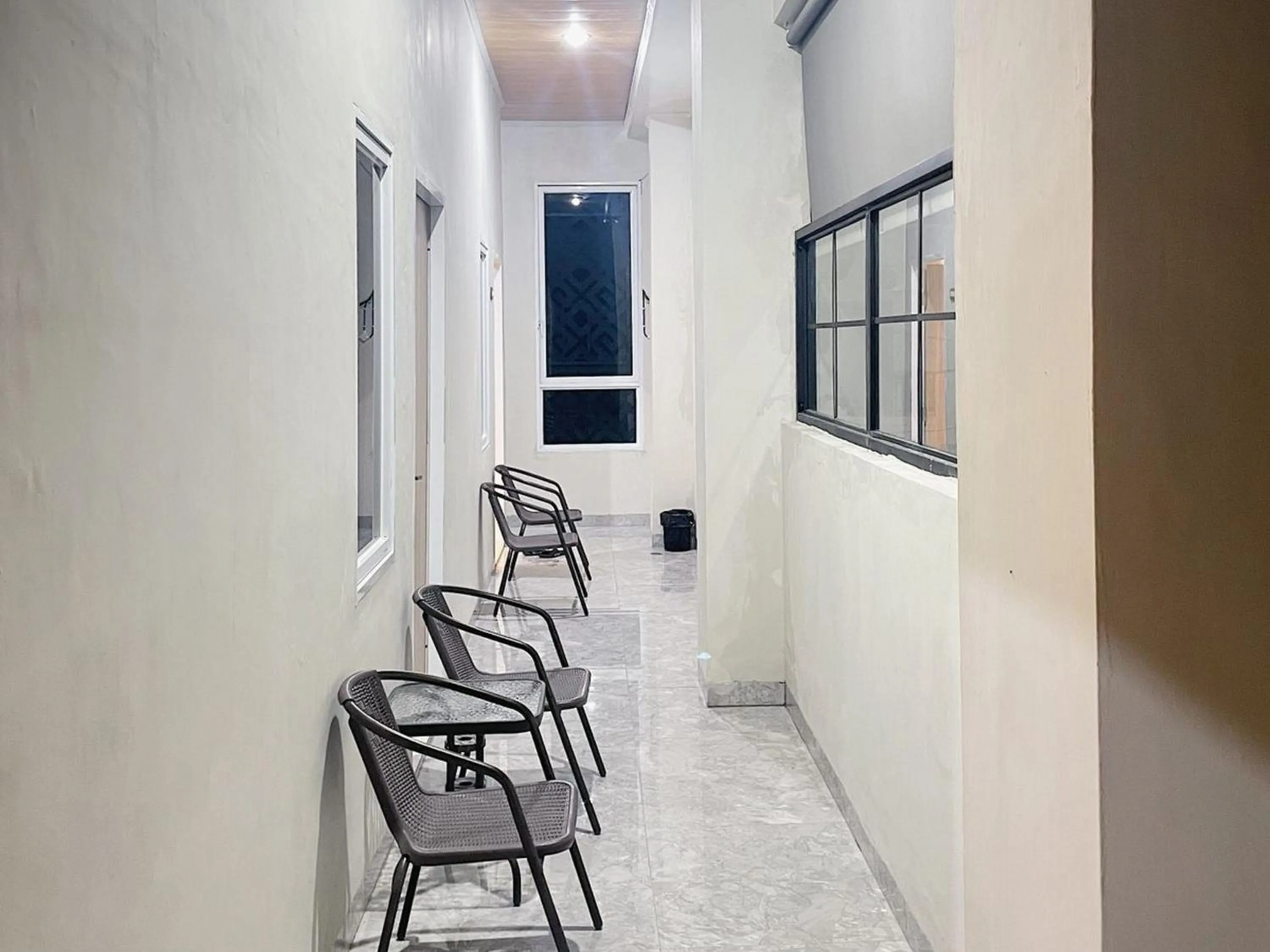 Seating area in Urbanview Hotel Wollangi Syariah Panakkukang Makassar