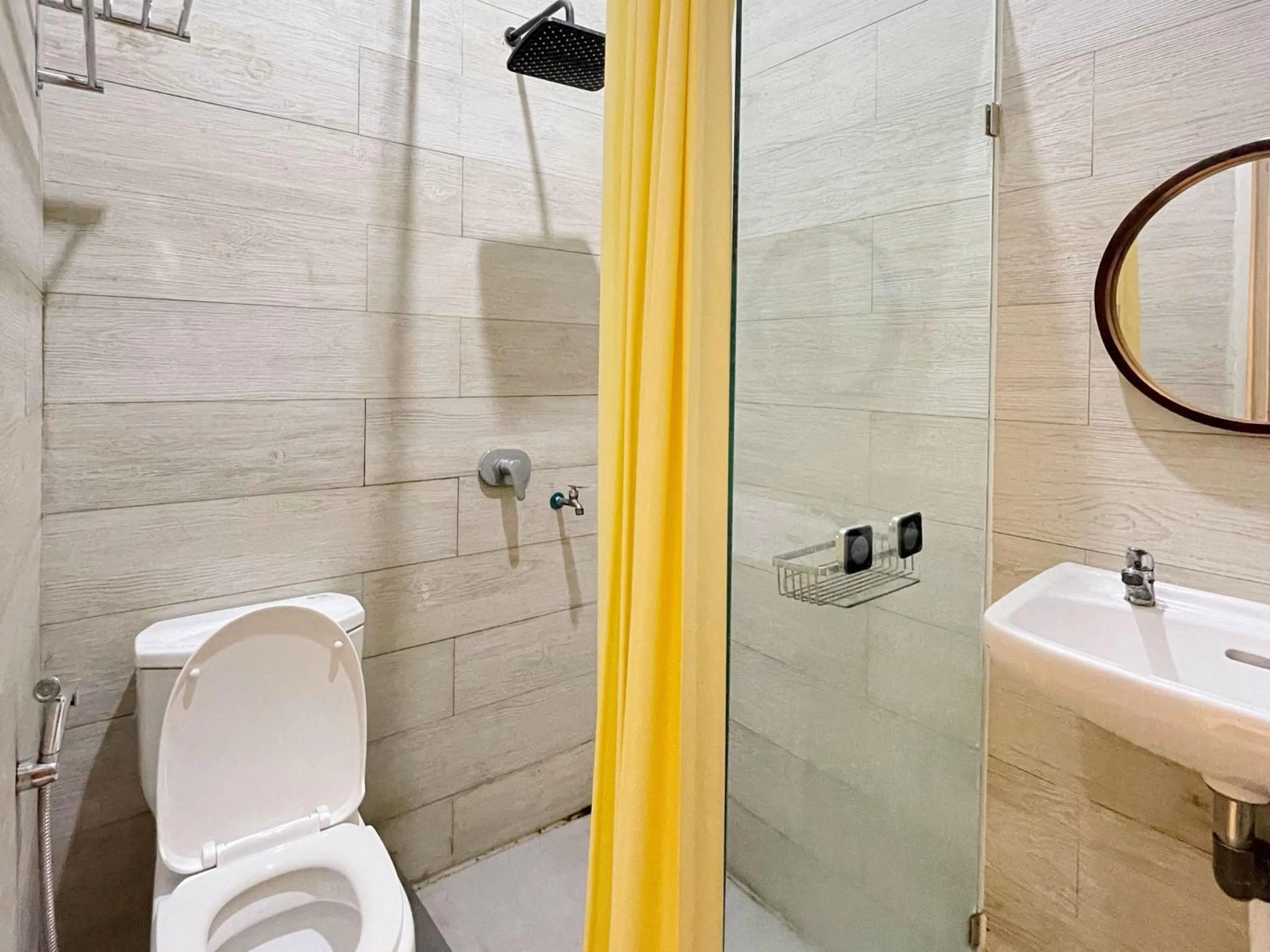 Bathroom in Urbanview Hotel Wollangi Syariah Panakkukang Makassar