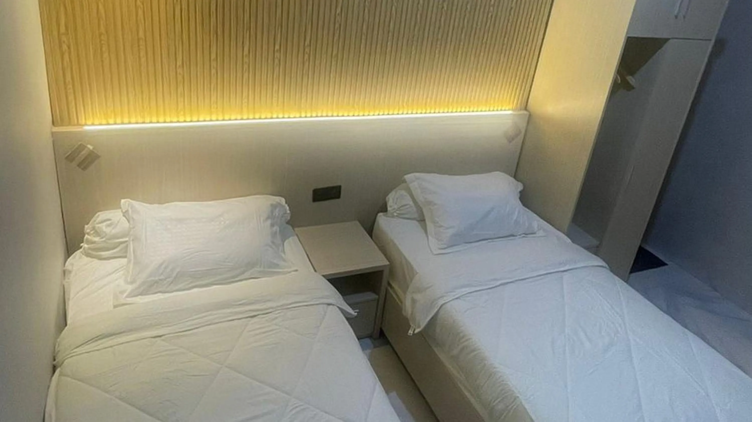 Bedroom, Bed in Urbanview Hotel Wollangi Syariah Panakkukang Makassar
