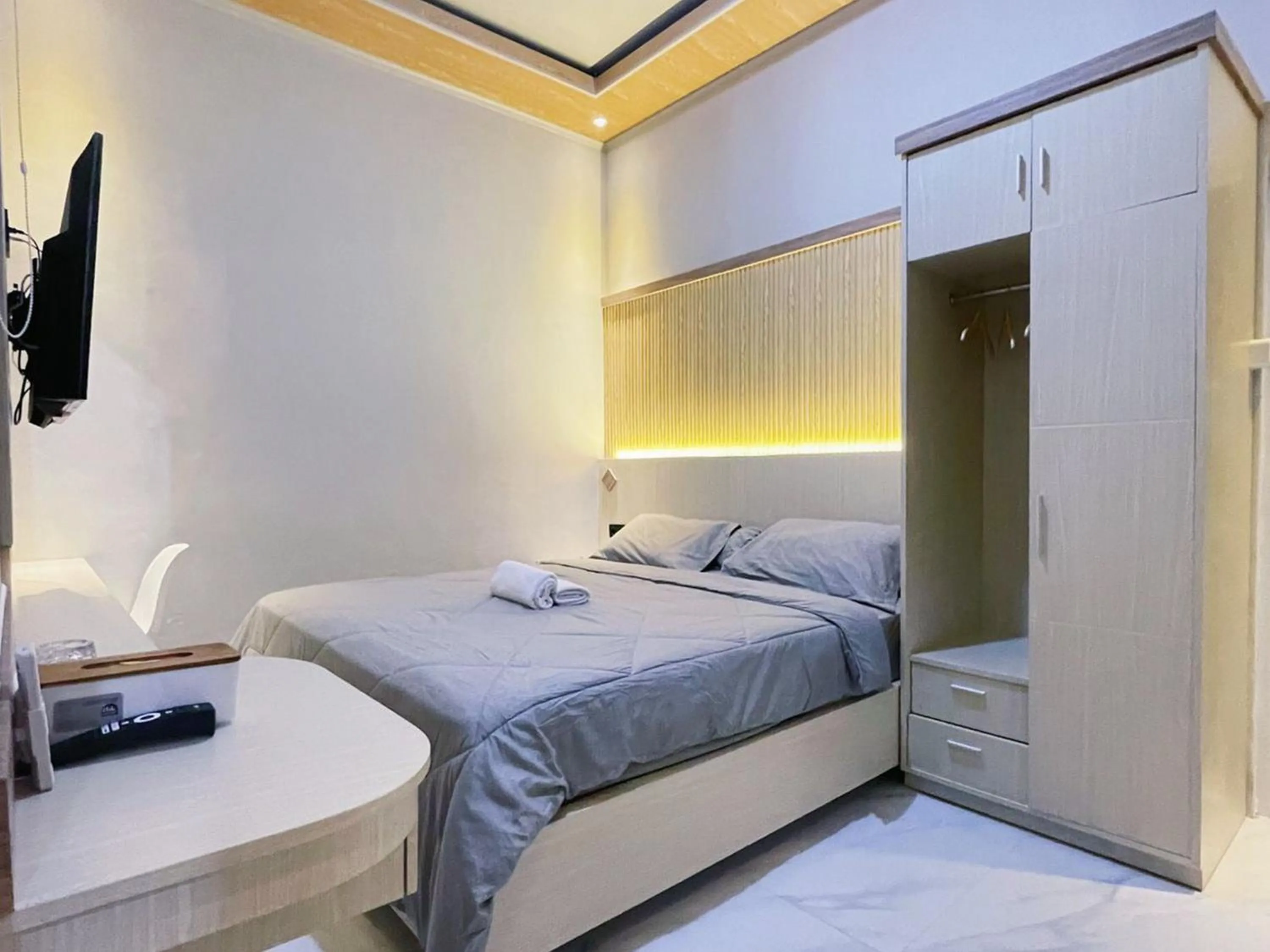 Bedroom, Bed in Urbanview Hotel Wollangi Syariah Panakkukang Makassar