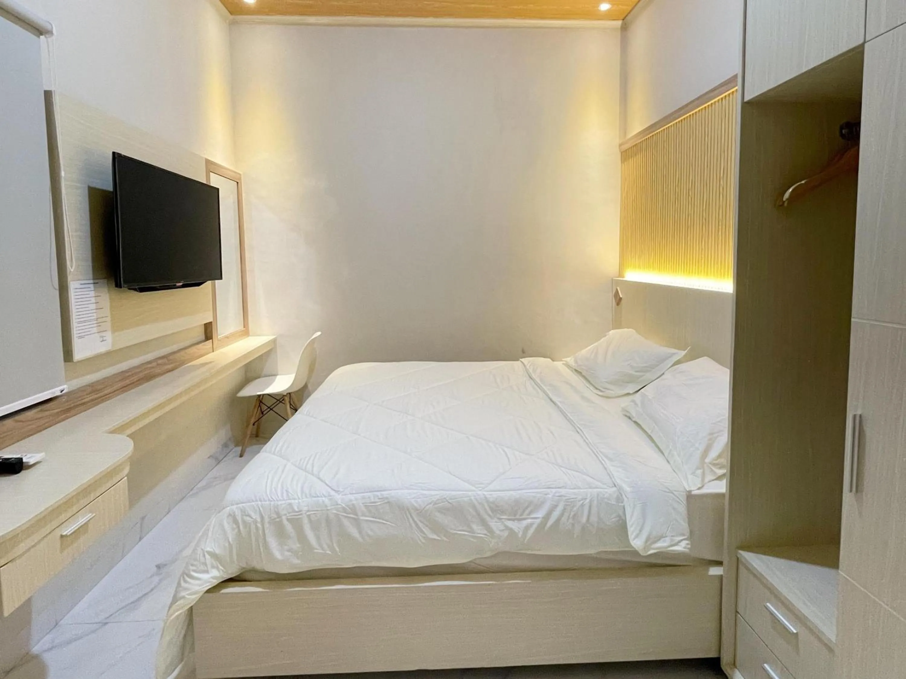Bedroom, Bed in Urbanview Hotel Wollangi Syariah Panakkukang Makassar