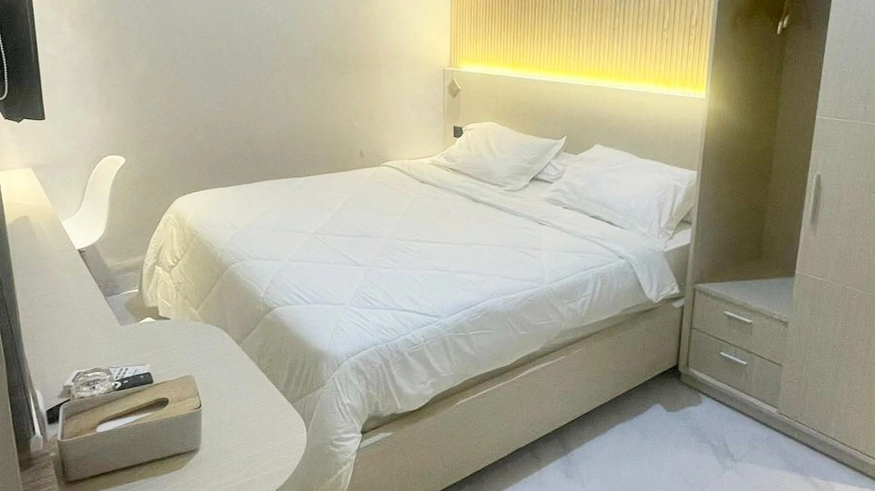 Bedroom, Bed in Urbanview Hotel Wollangi Syariah Panakkukang Makassar