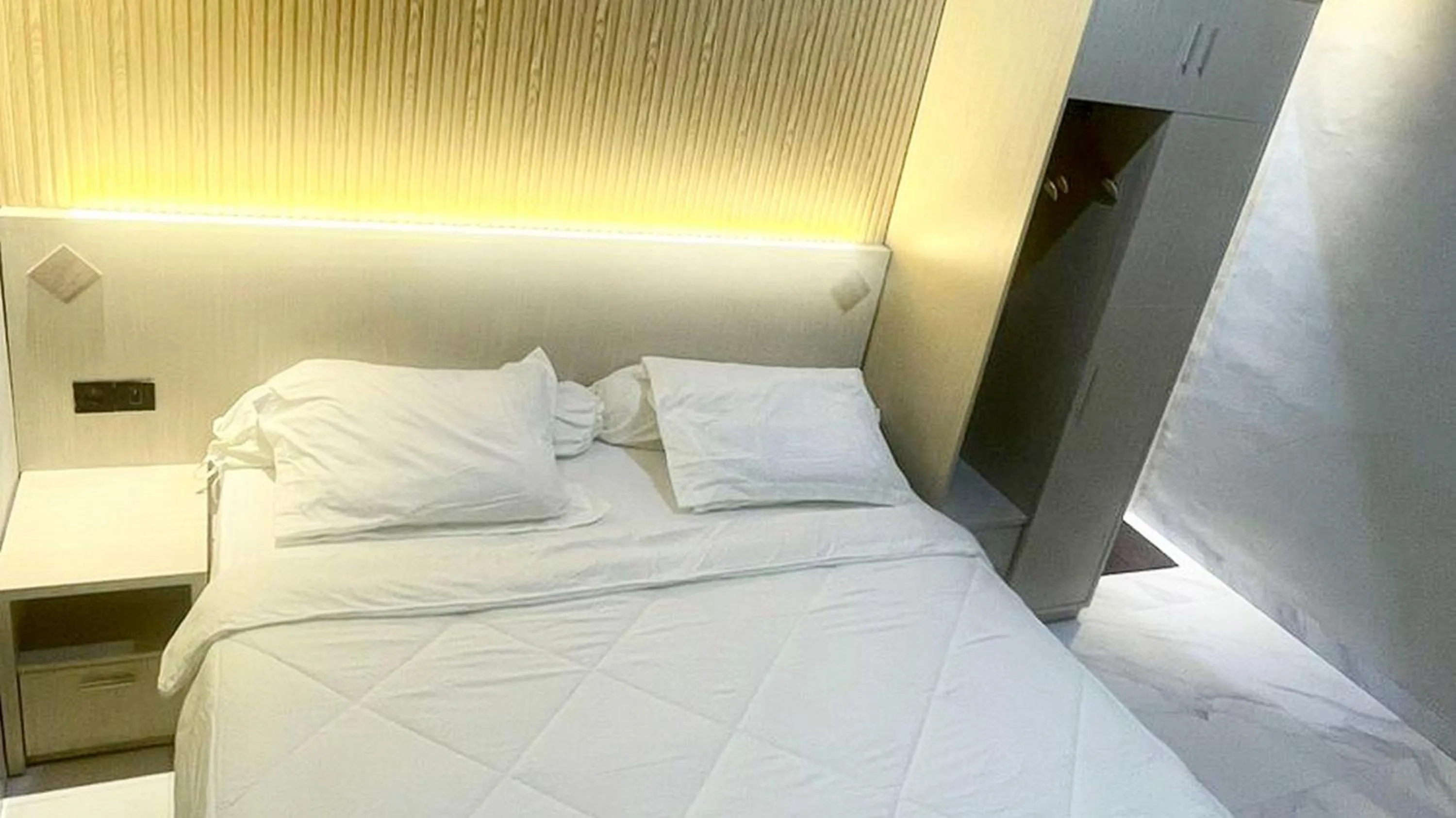 Bedroom, Bed in Urbanview Hotel Wollangi Syariah Panakkukang Makassar