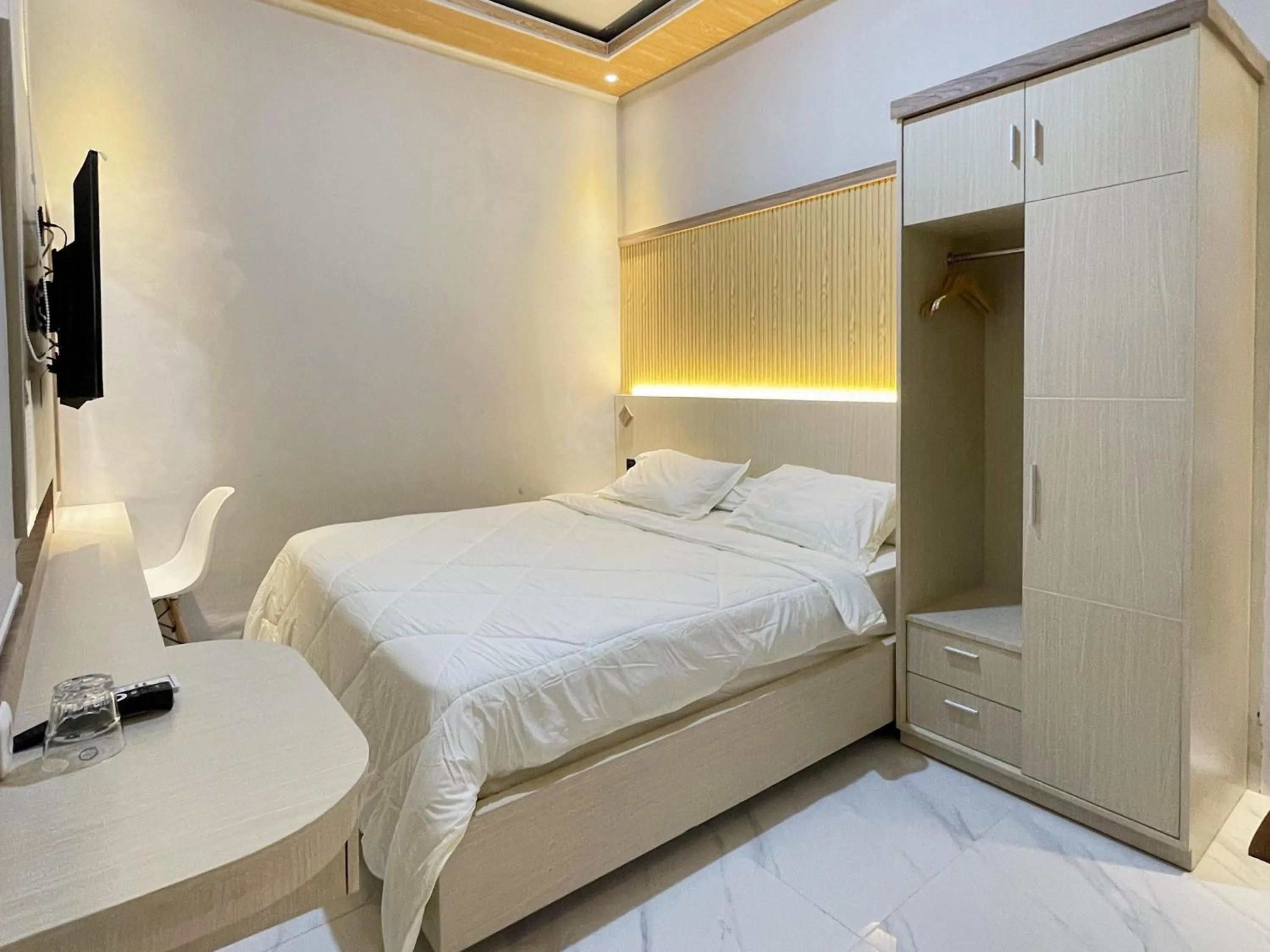 Bedroom, Bed in Urbanview Hotel Wollangi Syariah Panakkukang Makassar