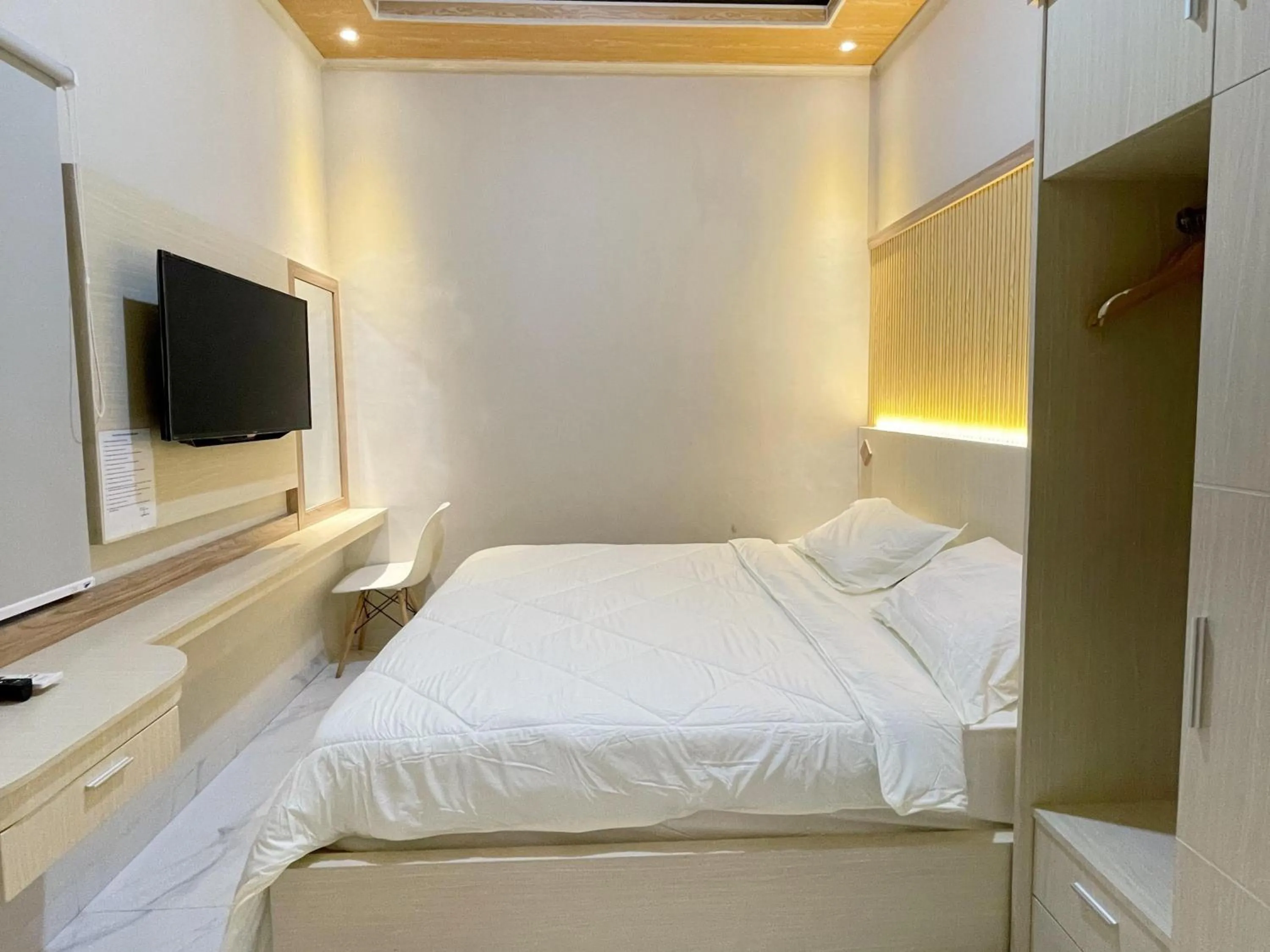 Bedroom, Bed in Urbanview Hotel Wollangi Syariah Panakkukang Makassar