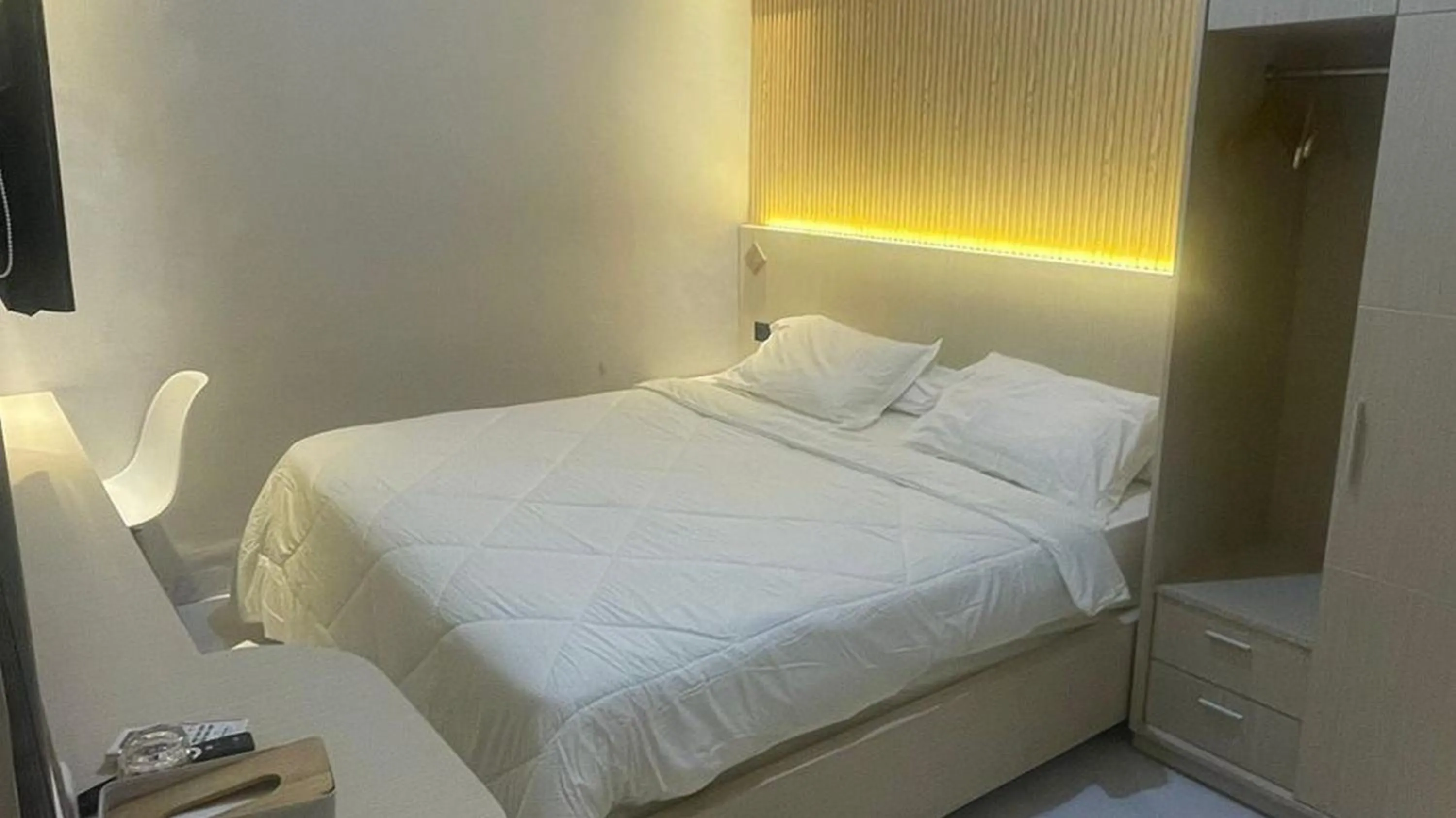 Bedroom, Bed in Urbanview Hotel Wollangi Syariah Panakkukang Makassar