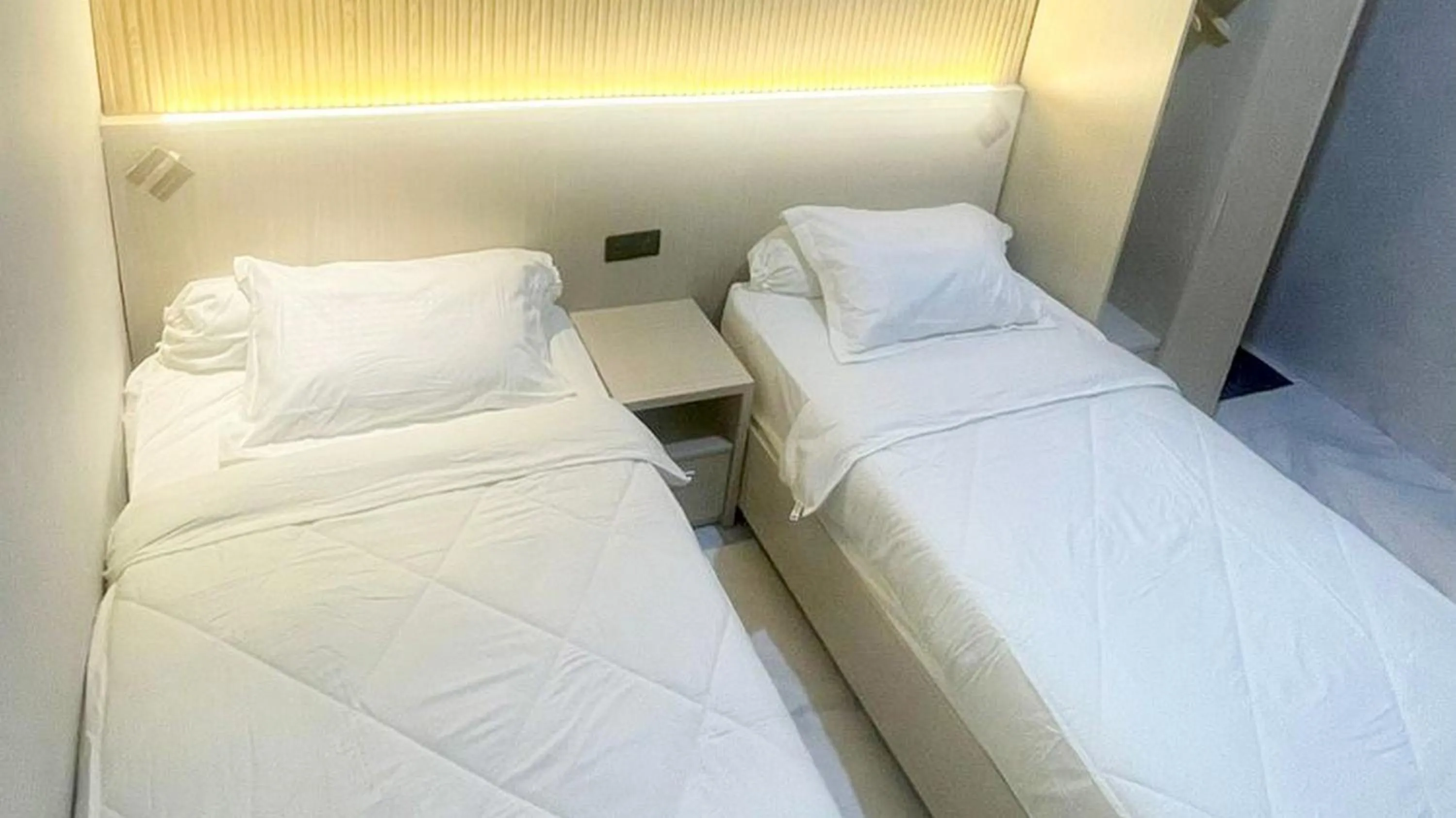 Bedroom, Bed in Urbanview Hotel Wollangi Syariah Panakkukang Makassar