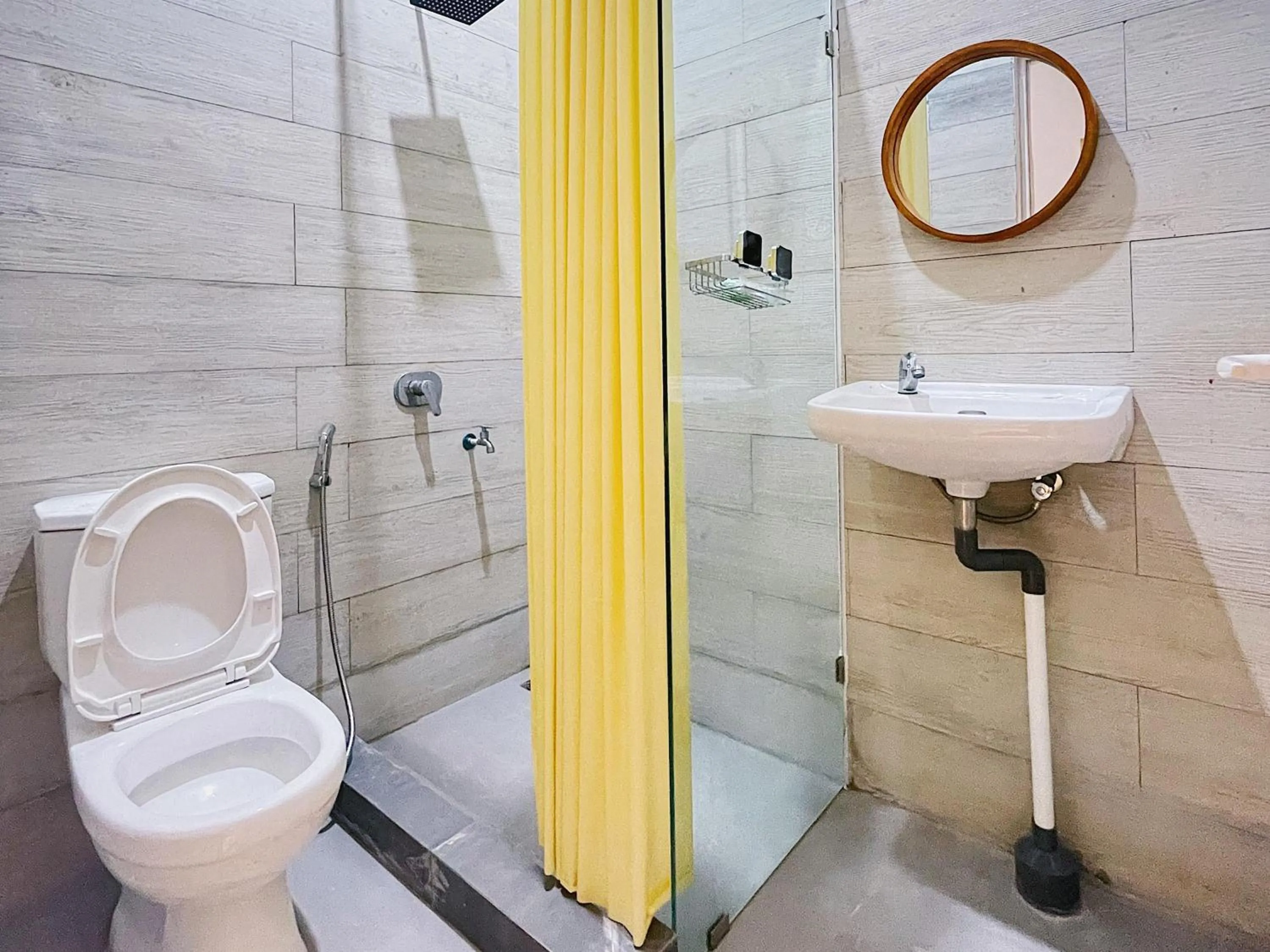 Bathroom in Urbanview Hotel Wollangi Syariah Panakkukang Makassar