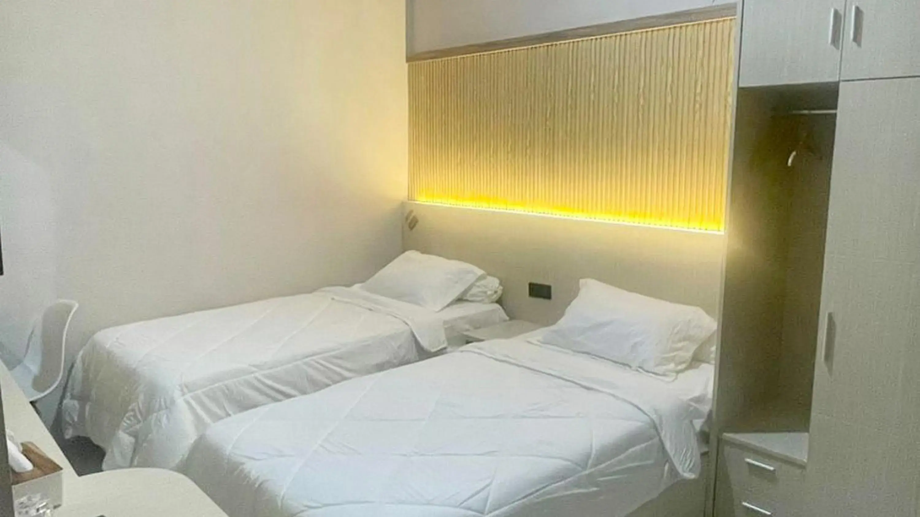 Deluxe Twin Room in Urbanview Hotel Wollangi Syariah Panakkukang Makassar Deluxe Twin Room in Urbanview Hotel Wollangi Syariah Panakkukang Makassar
