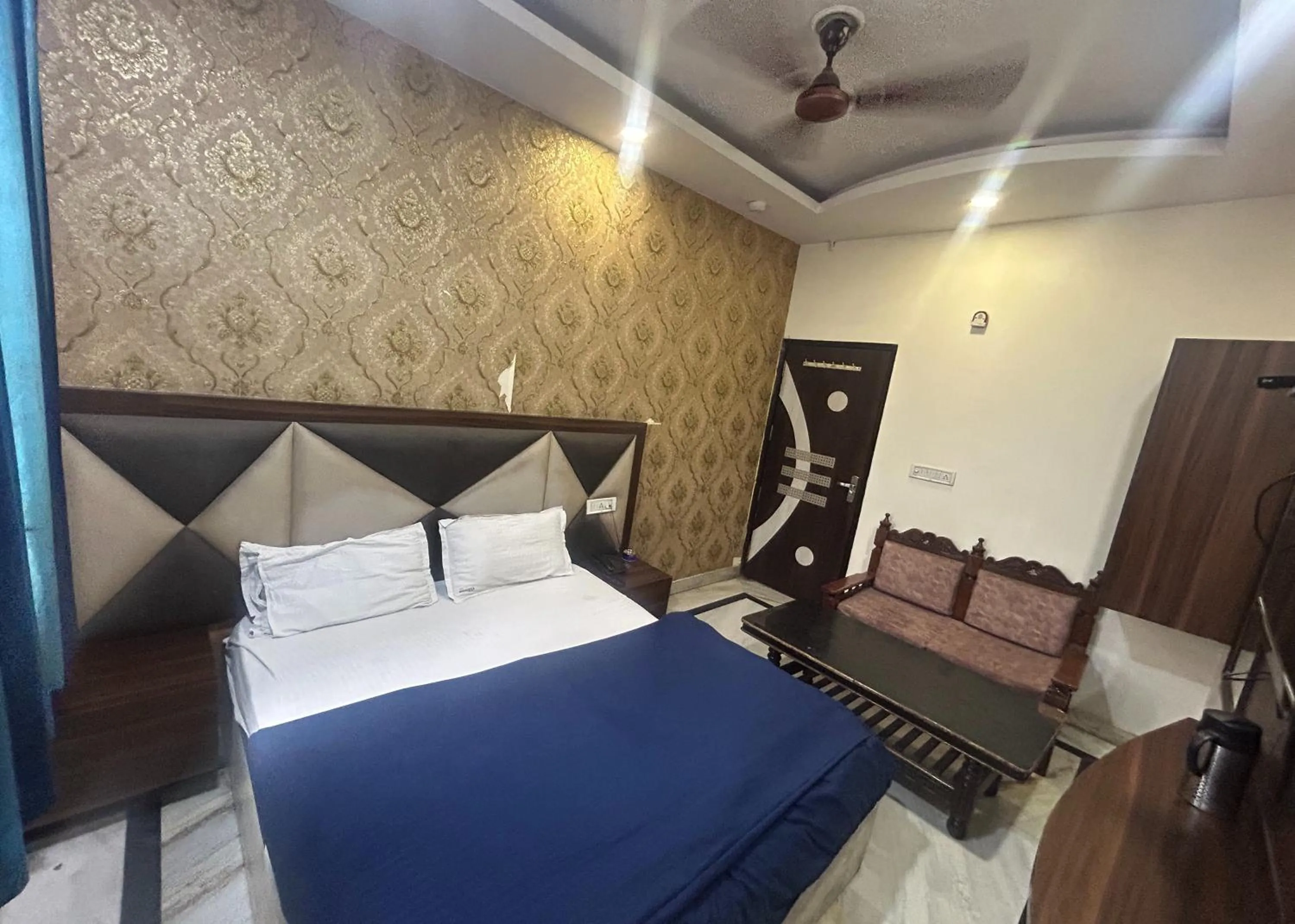 Bed in Hotel Mourya Deluxe