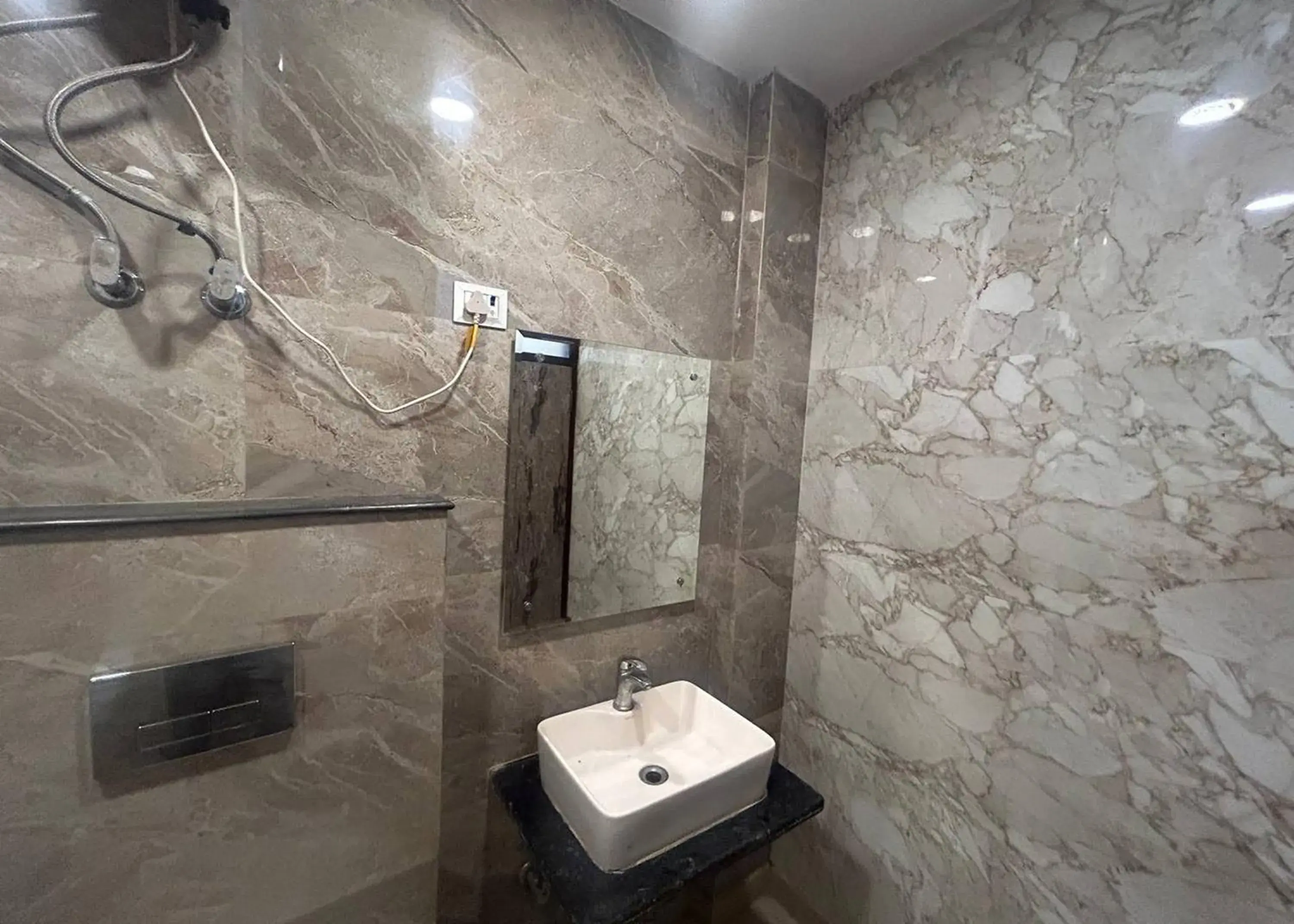 Bathroom in Hotel Mourya Deluxe Bathroom in Hotel Mourya Deluxe
