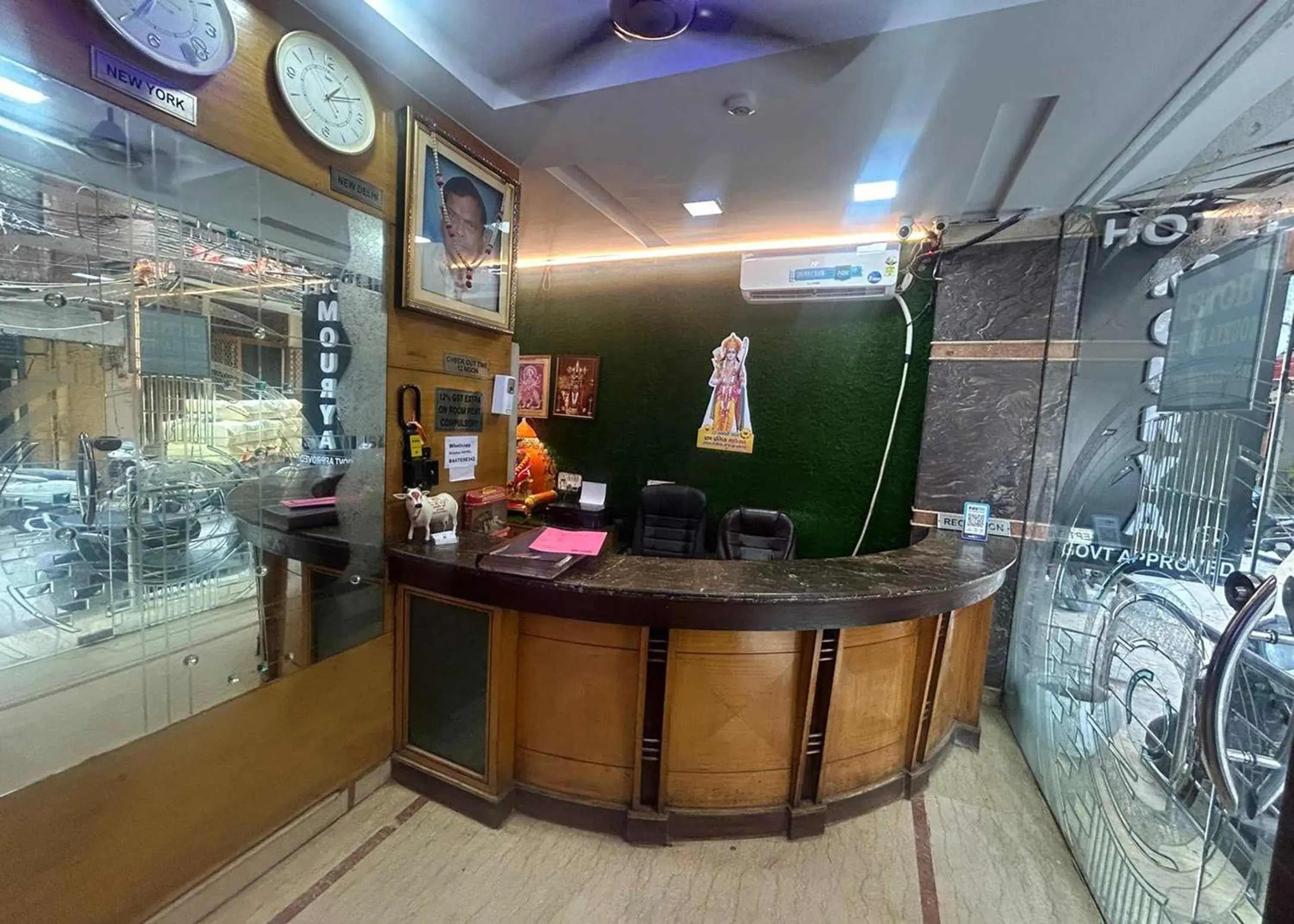 Lobby or reception in Hotel Mourya Deluxe Lobby or reception in Hotel Mourya Deluxe